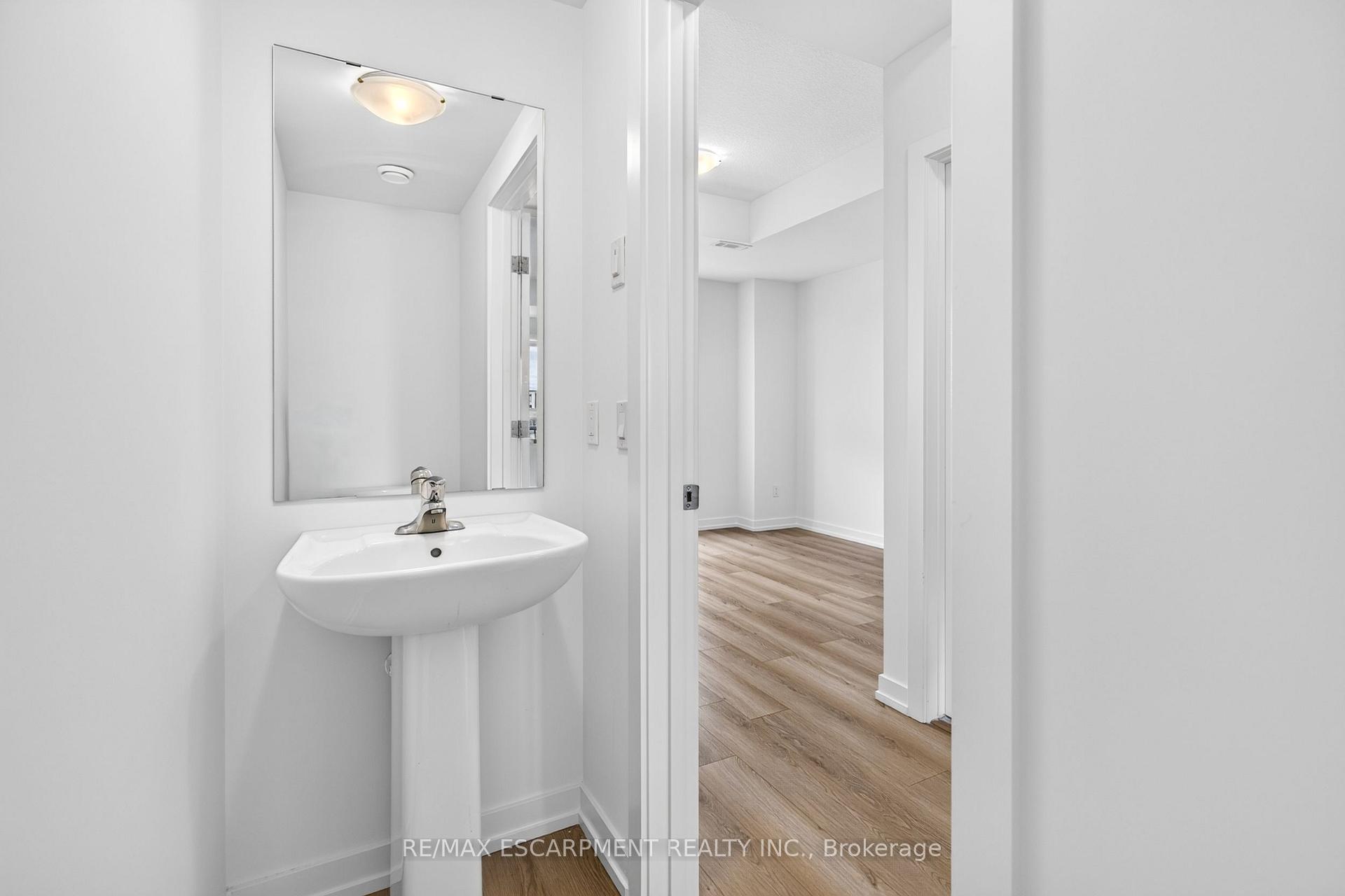 Photo 9 of 55 Great Falls Boulevard, Hamilton, Waterdown — HOMEH