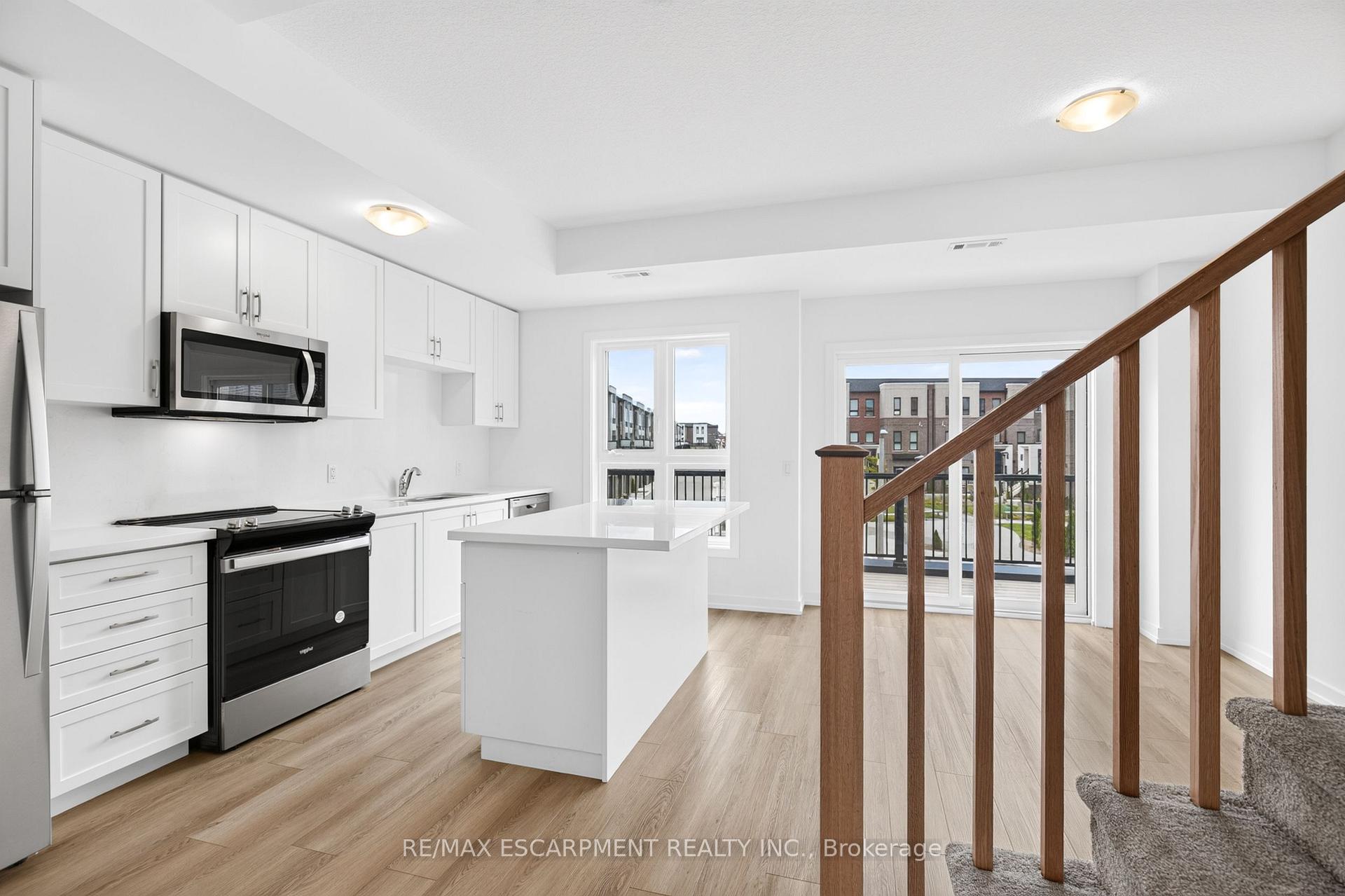 Photo 10 of 55 Great Falls Boulevard, Hamilton, Waterdown — HOMEH