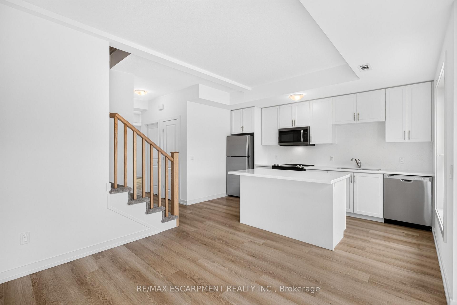 Photo 11 of 55 Great Falls Boulevard, Hamilton, Waterdown — HOMEH