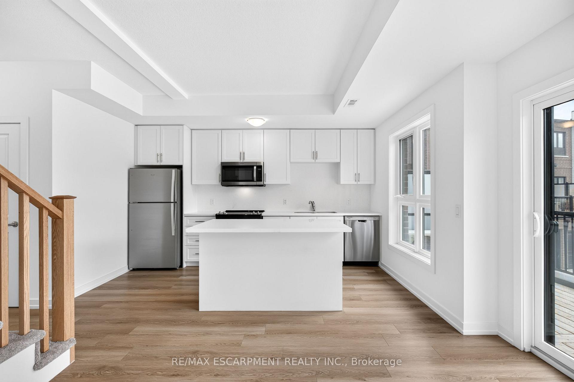 Photo 12 of 55 Great Falls Boulevard, Hamilton, Waterdown — HOMEH