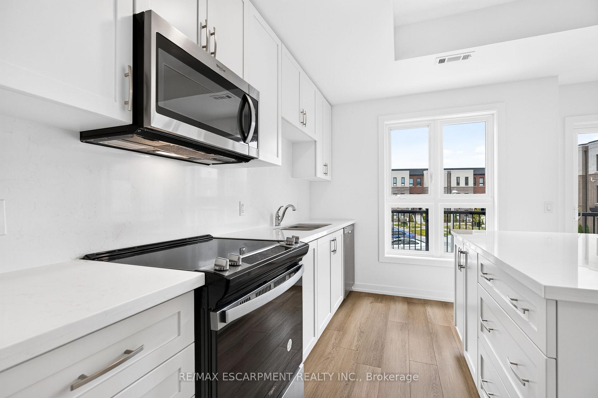 Photo 15 of 55 Great Falls Boulevard, Hamilton, Waterdown — HOMEH