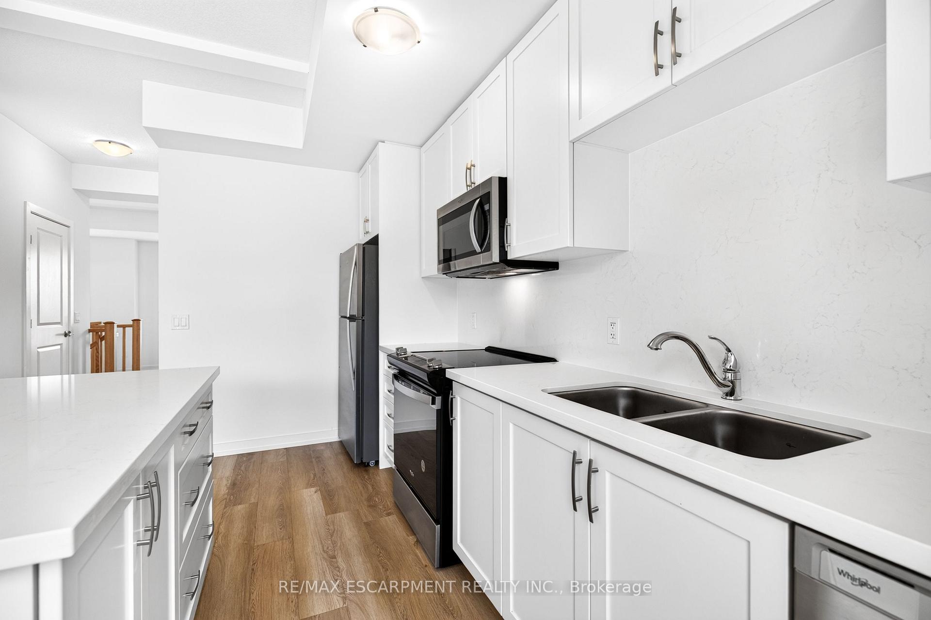 Photo 16 of 55 Great Falls Boulevard, Hamilton, Waterdown — HOMEH