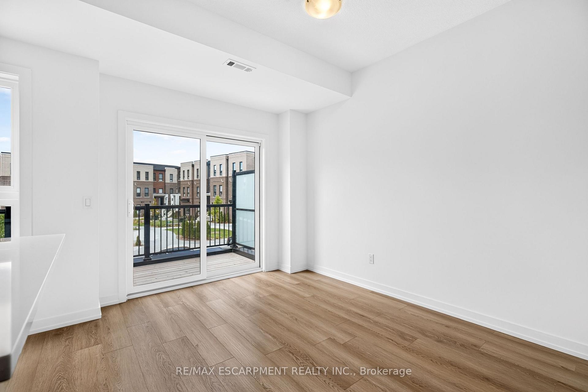 Photo 19 of 55 Great Falls Boulevard, Hamilton, Waterdown — HOMEH