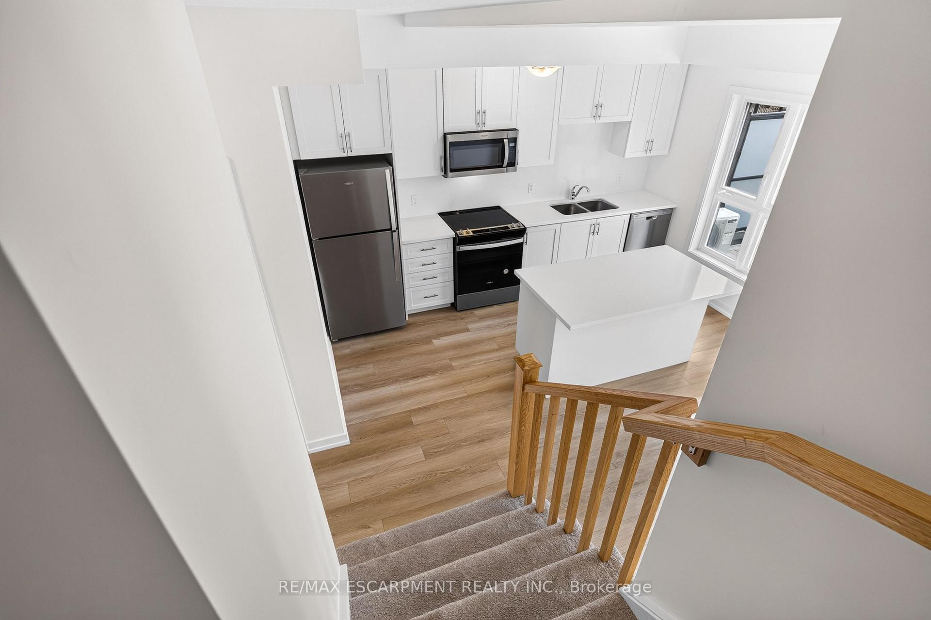 Photo 25 of 55 Great Falls Boulevard, Hamilton, Waterdown — HOMEH