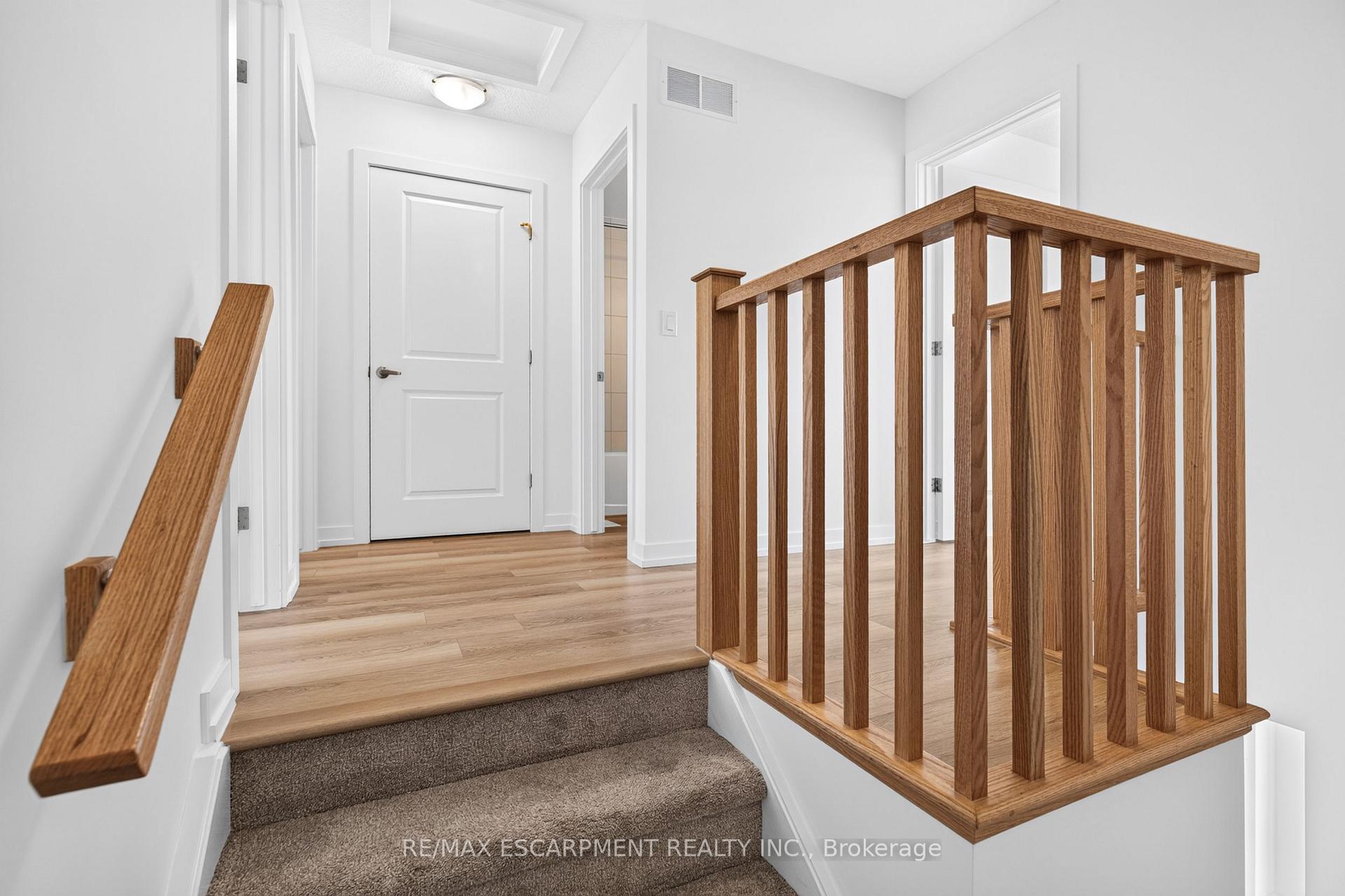 Photo 26 of 55 Great Falls Boulevard, Hamilton, Waterdown — HOMEH