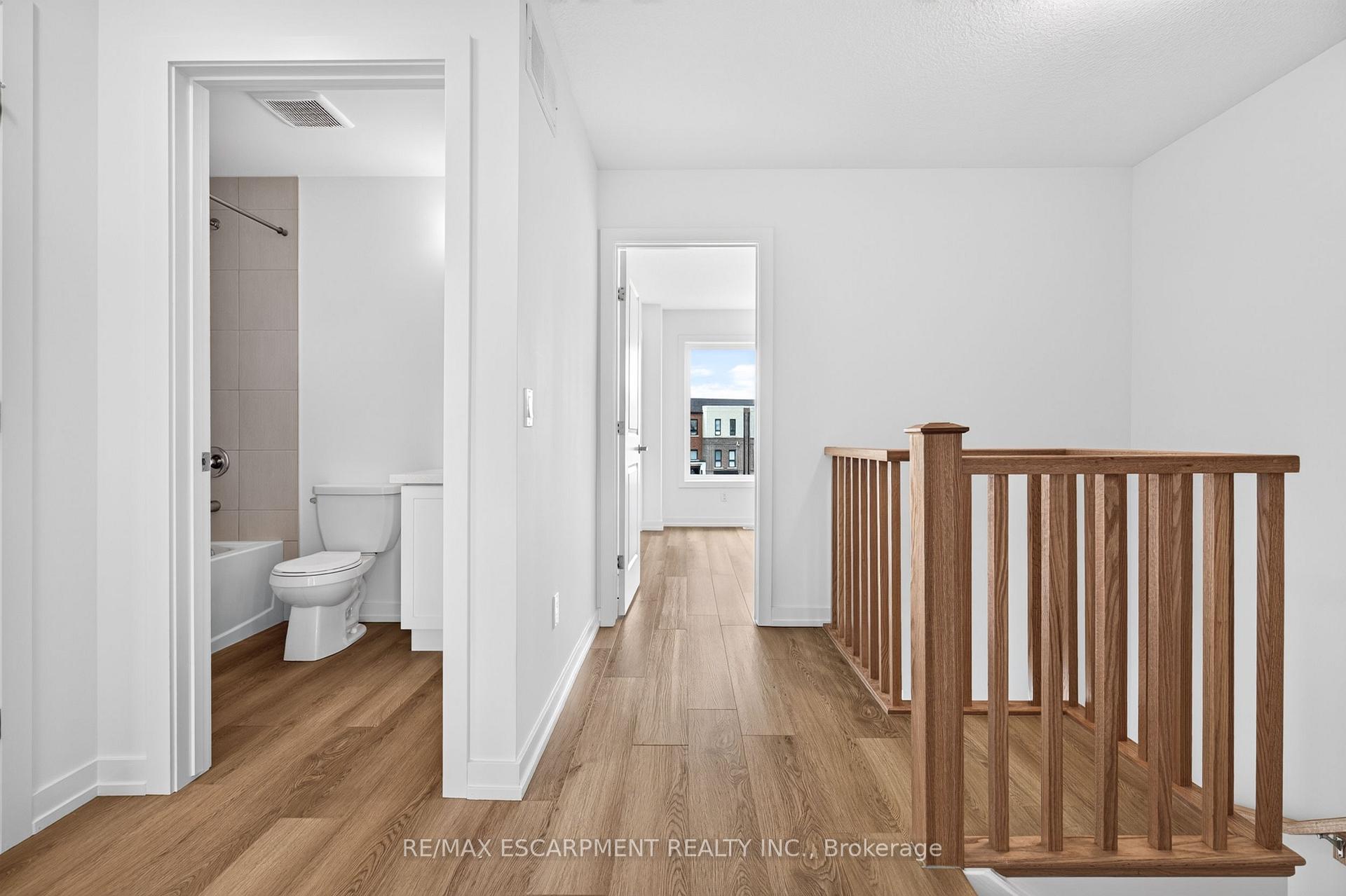 Photo 28 of 55 Great Falls Boulevard, Hamilton, Waterdown — HOMEH