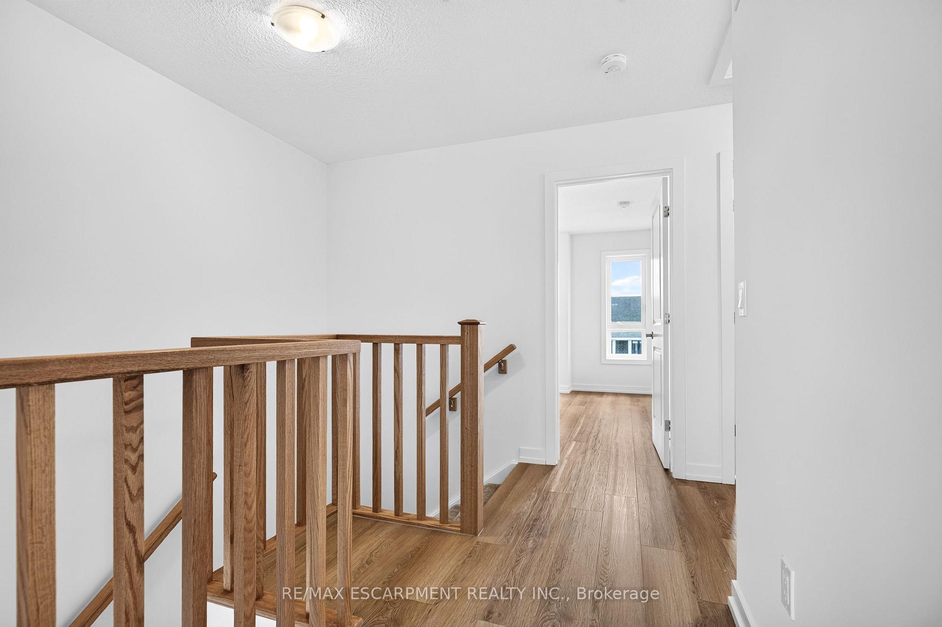 Photo 29 of 55 Great Falls Boulevard, Hamilton, Waterdown — HOMEH
