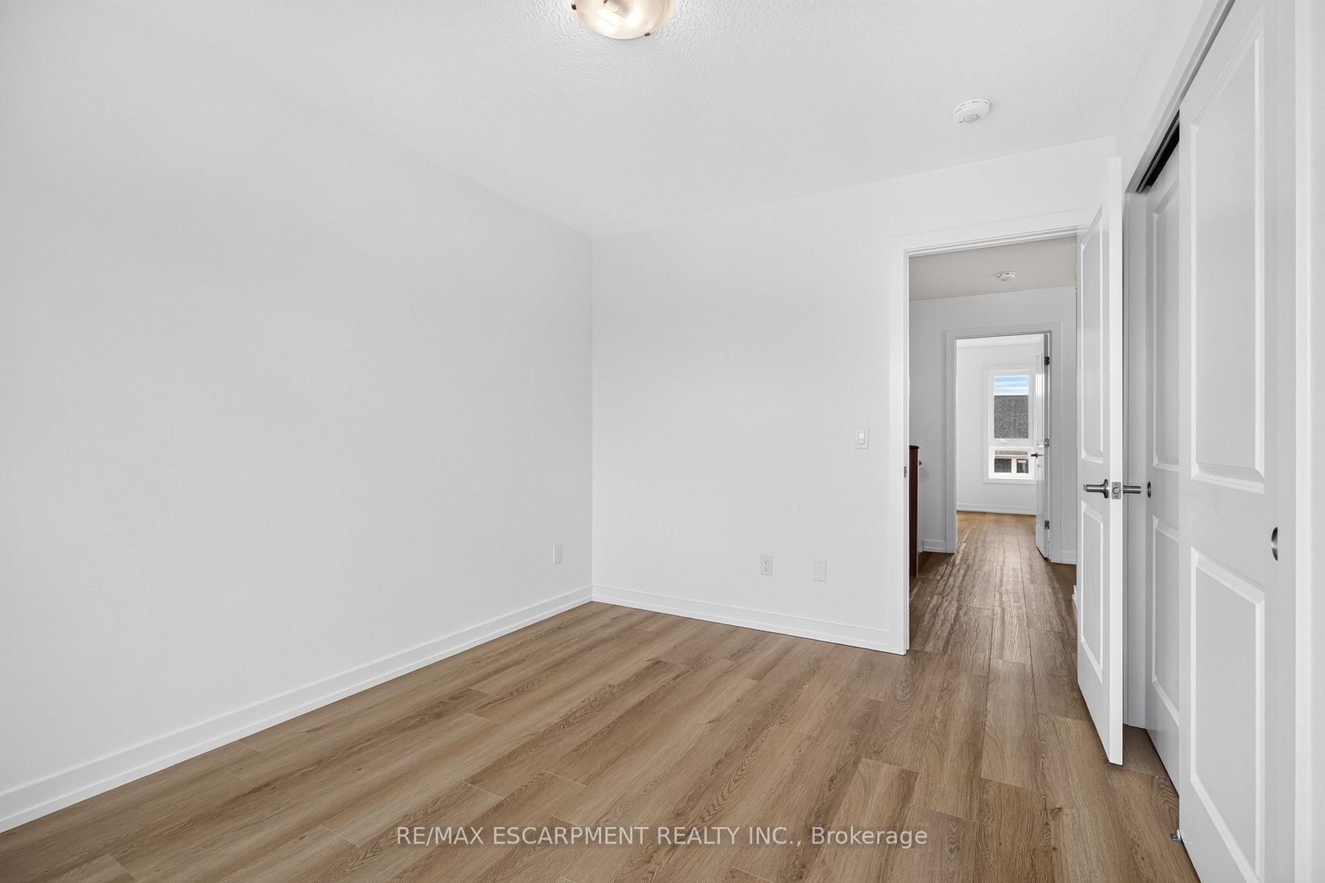 Photo 30 of 55 Great Falls Boulevard, Hamilton, Waterdown — HOMEH