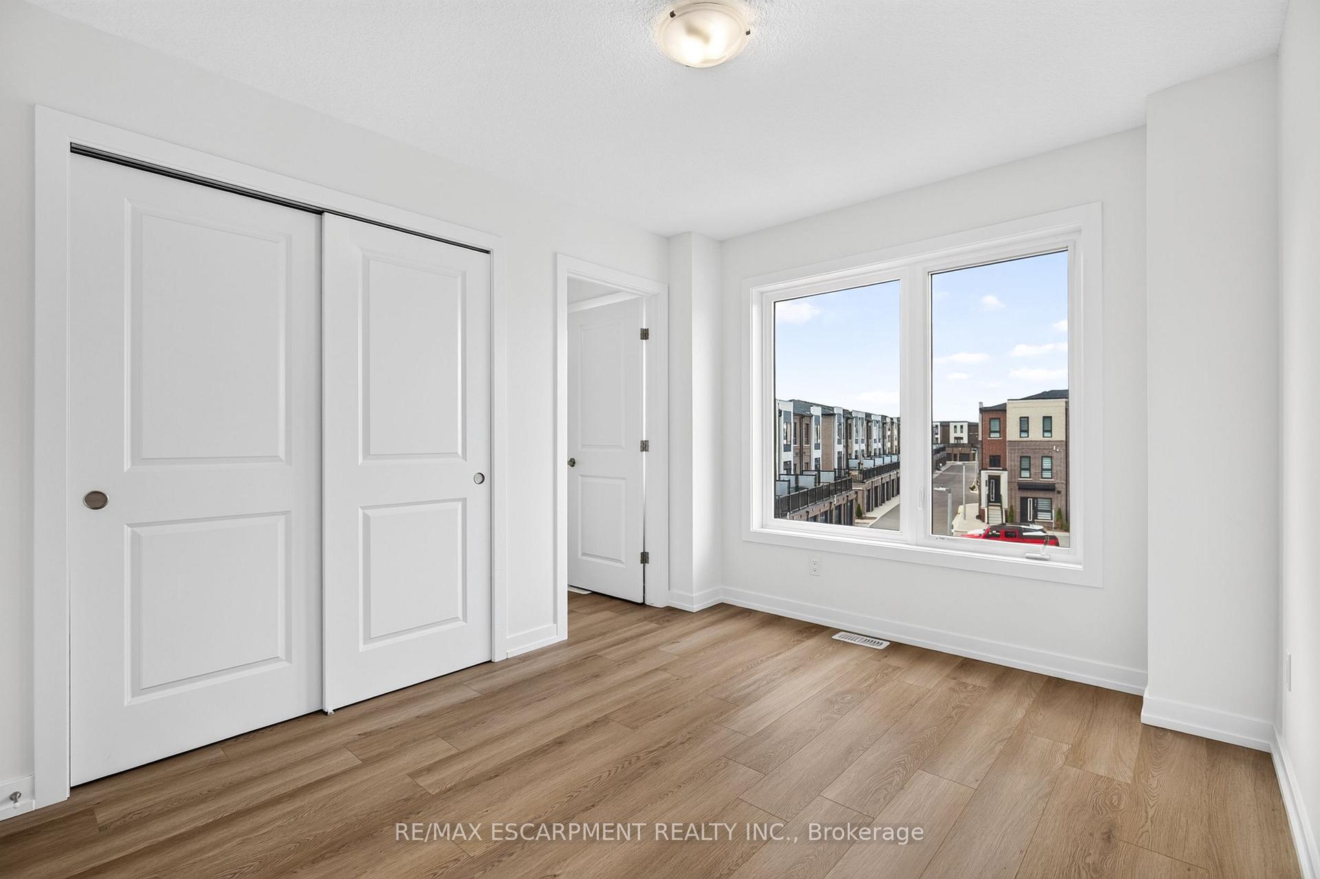 Photo 33 of 55 Great Falls Boulevard, Hamilton, Waterdown — HOMEH