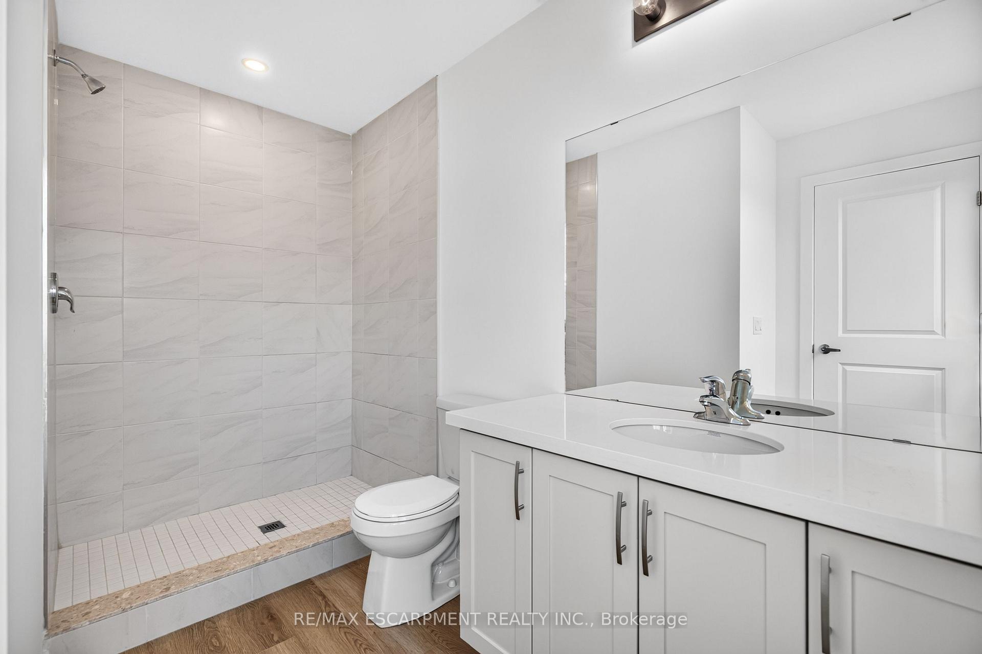 Photo 34 of 55 Great Falls Boulevard, Hamilton, Waterdown — HOMEH