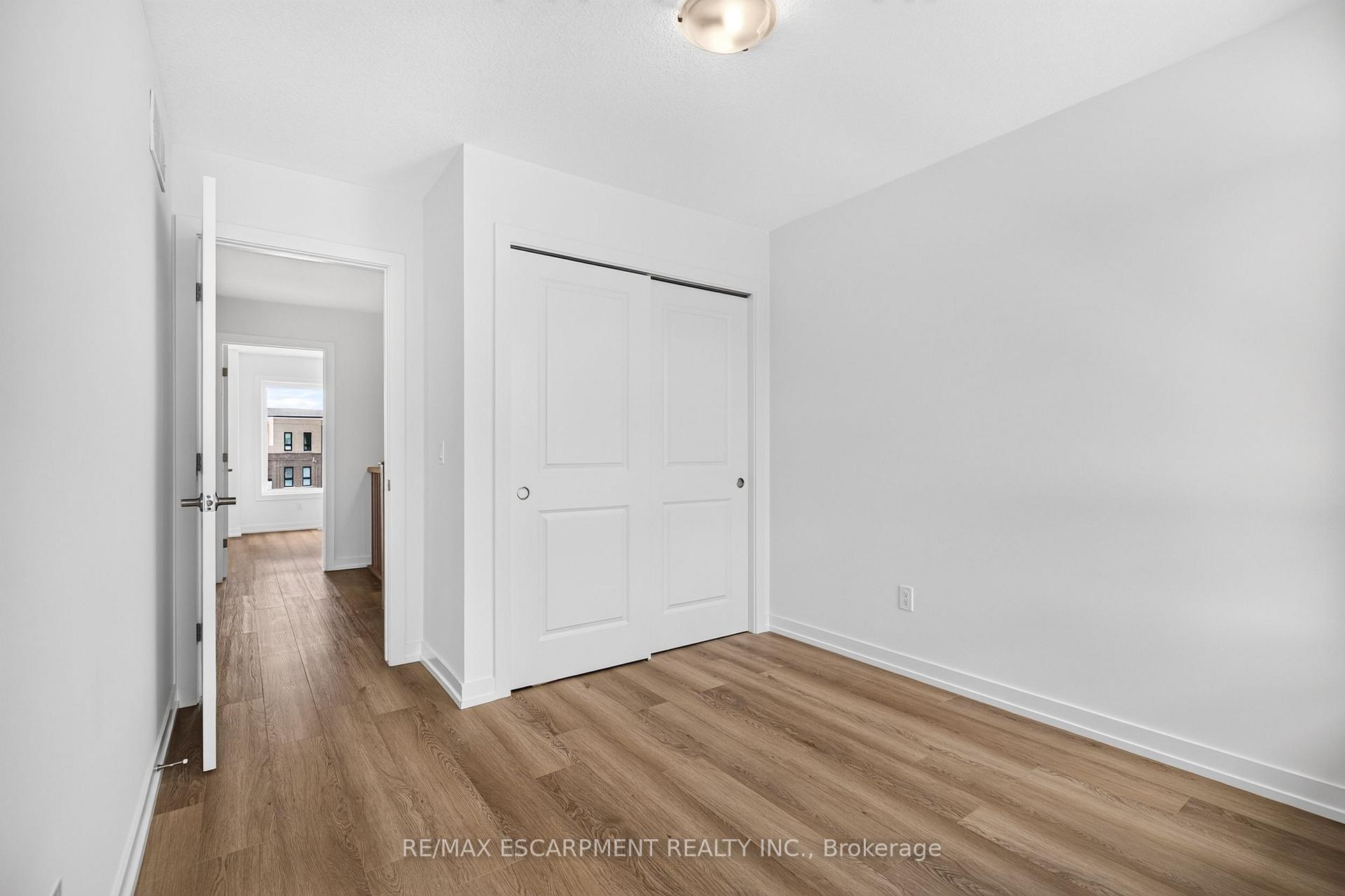 Photo 35 of 55 Great Falls Boulevard, Hamilton, Waterdown — HOMEH