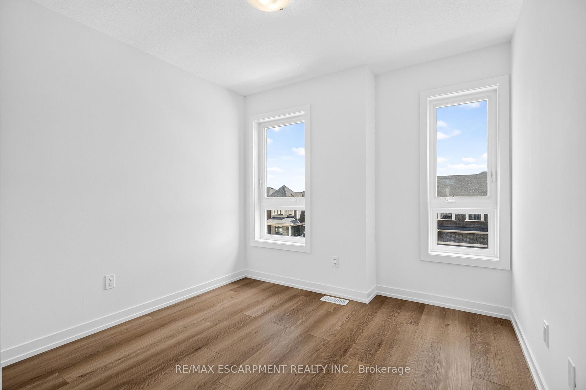 Photo 37 of 55 Great Falls Boulevard, Hamilton, Waterdown — HOMEH