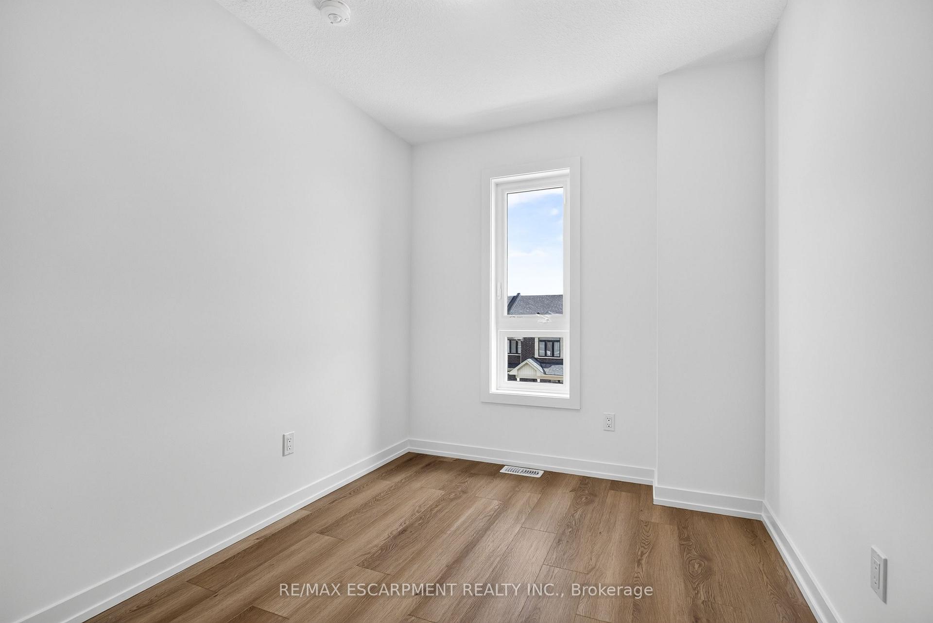 Photo 39 of 55 Great Falls Boulevard, Hamilton, Waterdown — HOMEH