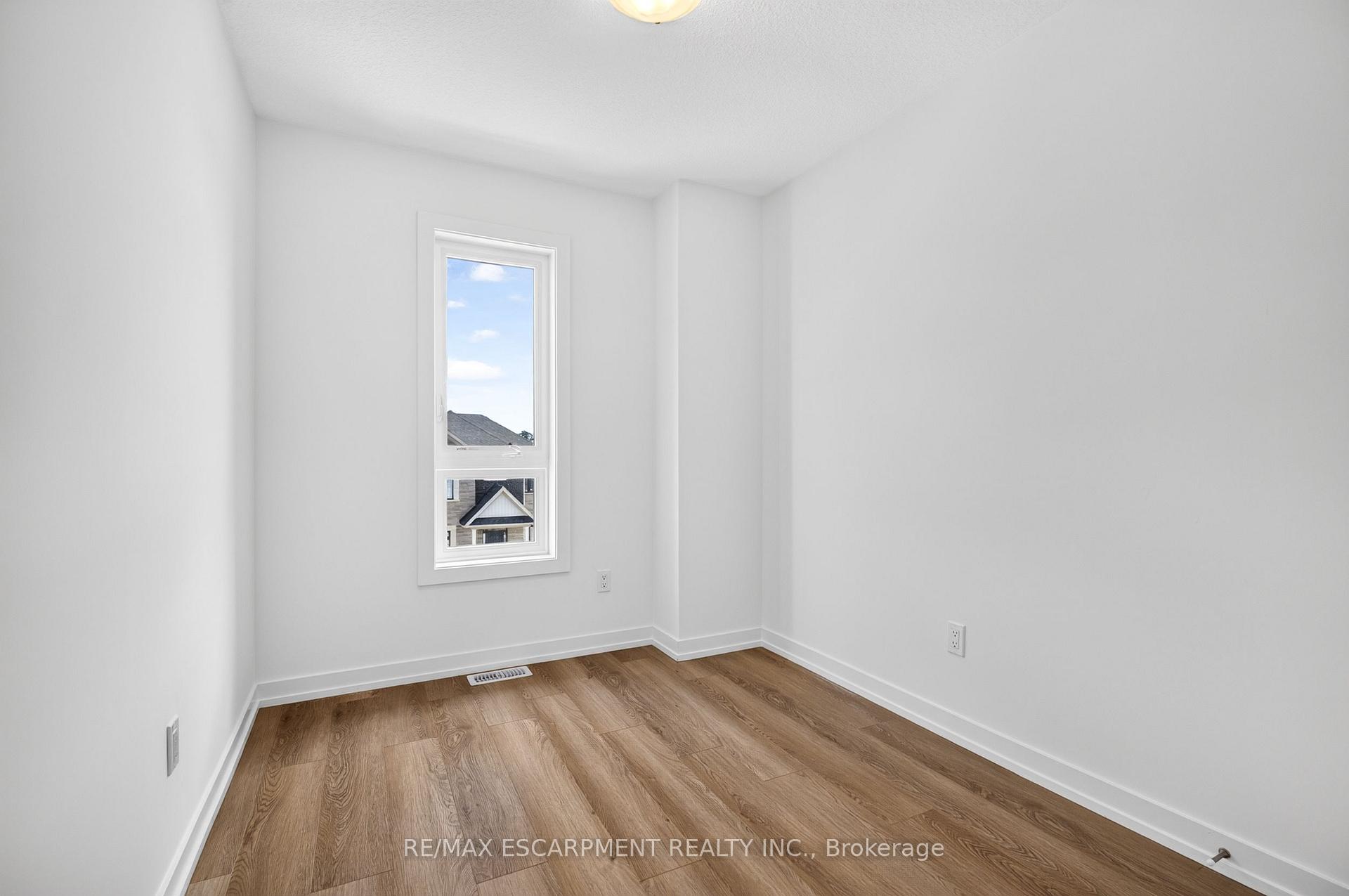 Photo 40 of 55 Great Falls Boulevard, Hamilton, Waterdown — HOMEH