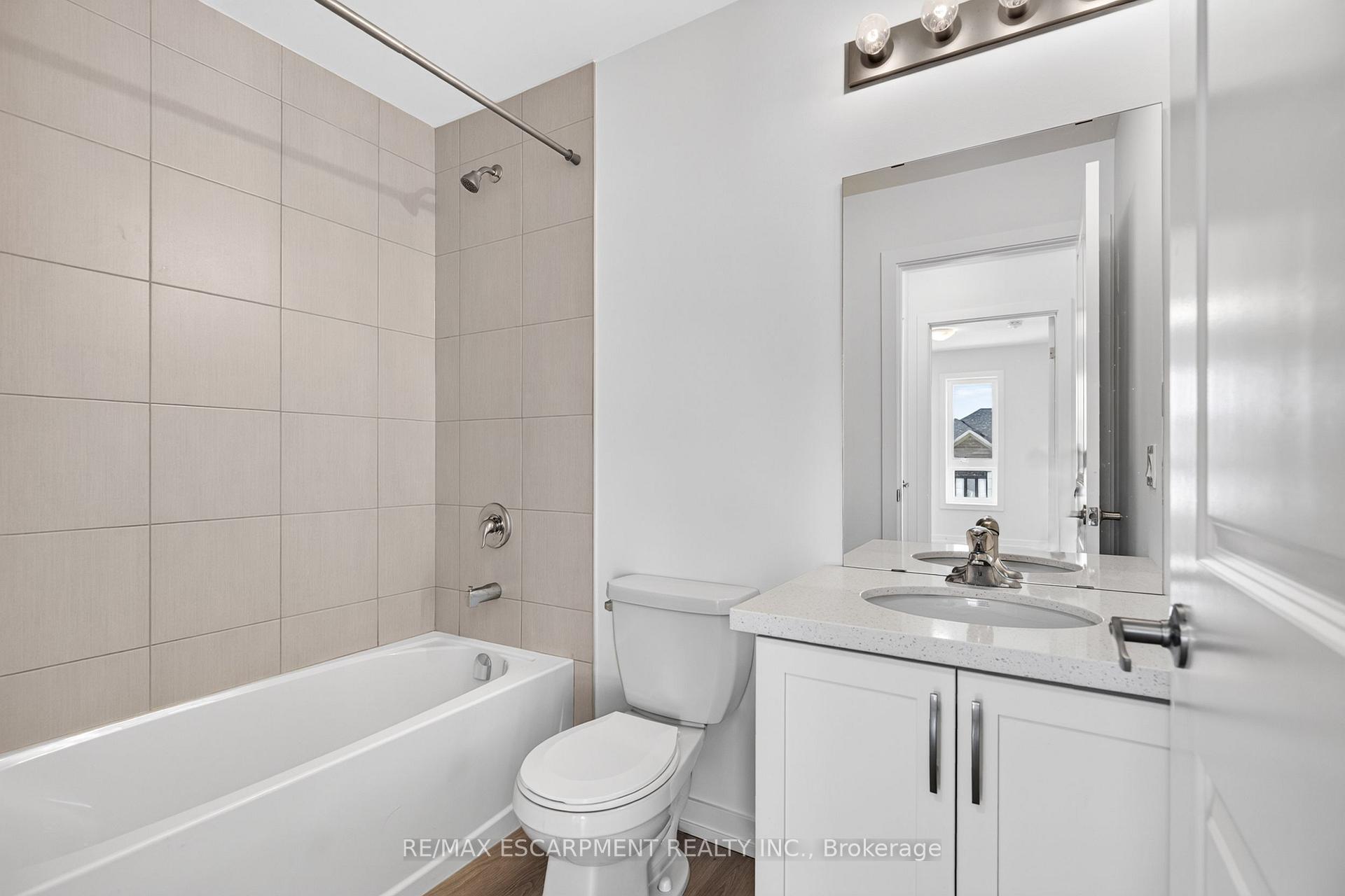 Photo 41 of 55 Great Falls Boulevard, Hamilton, Waterdown — HOMEH