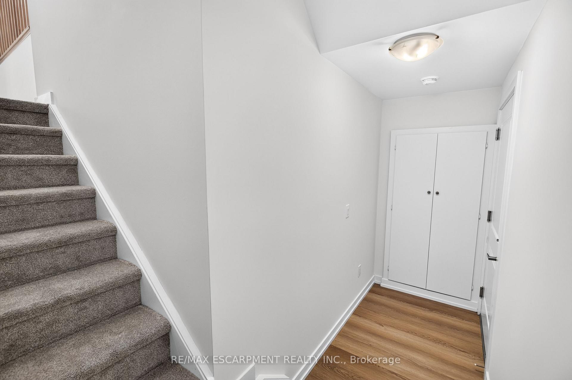 Photo 42 of 55 Great Falls Boulevard, Hamilton, Waterdown — HOMEH