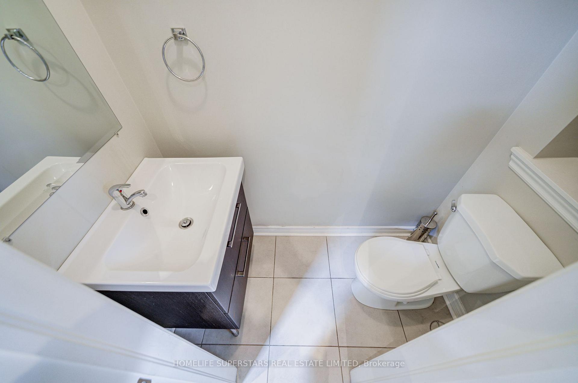 Photo 10 of 50 Hoskins Square, Brampton, Queen Street Corridor — HOMEH