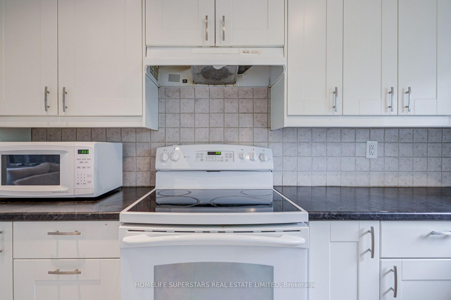 Photo 20 of 50 Hoskins Square, Brampton, Queen Street Corridor — HOMEH