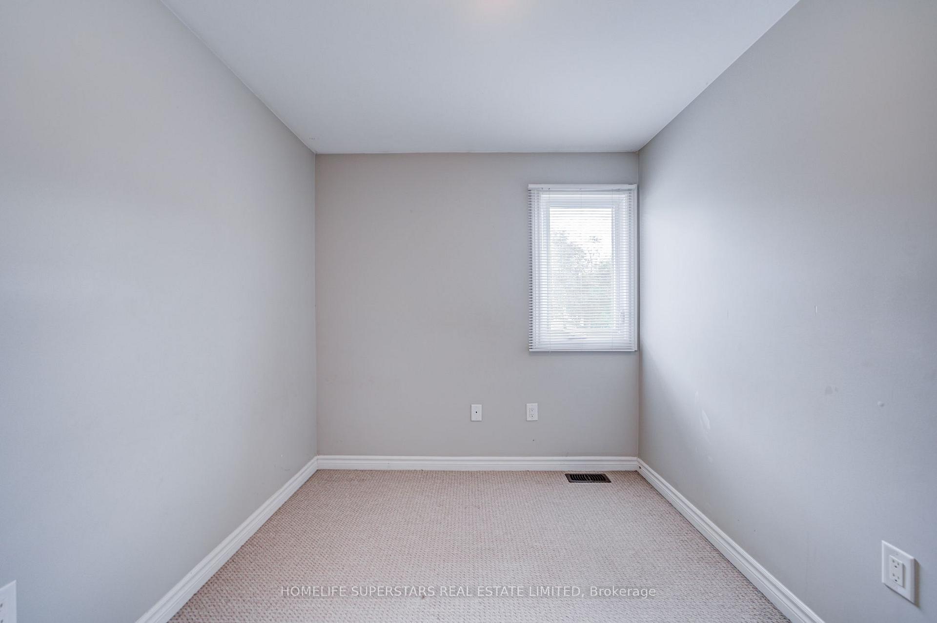 Photo 36 of 50 Hoskins Square, Brampton, Queen Street Corridor — HOMEH