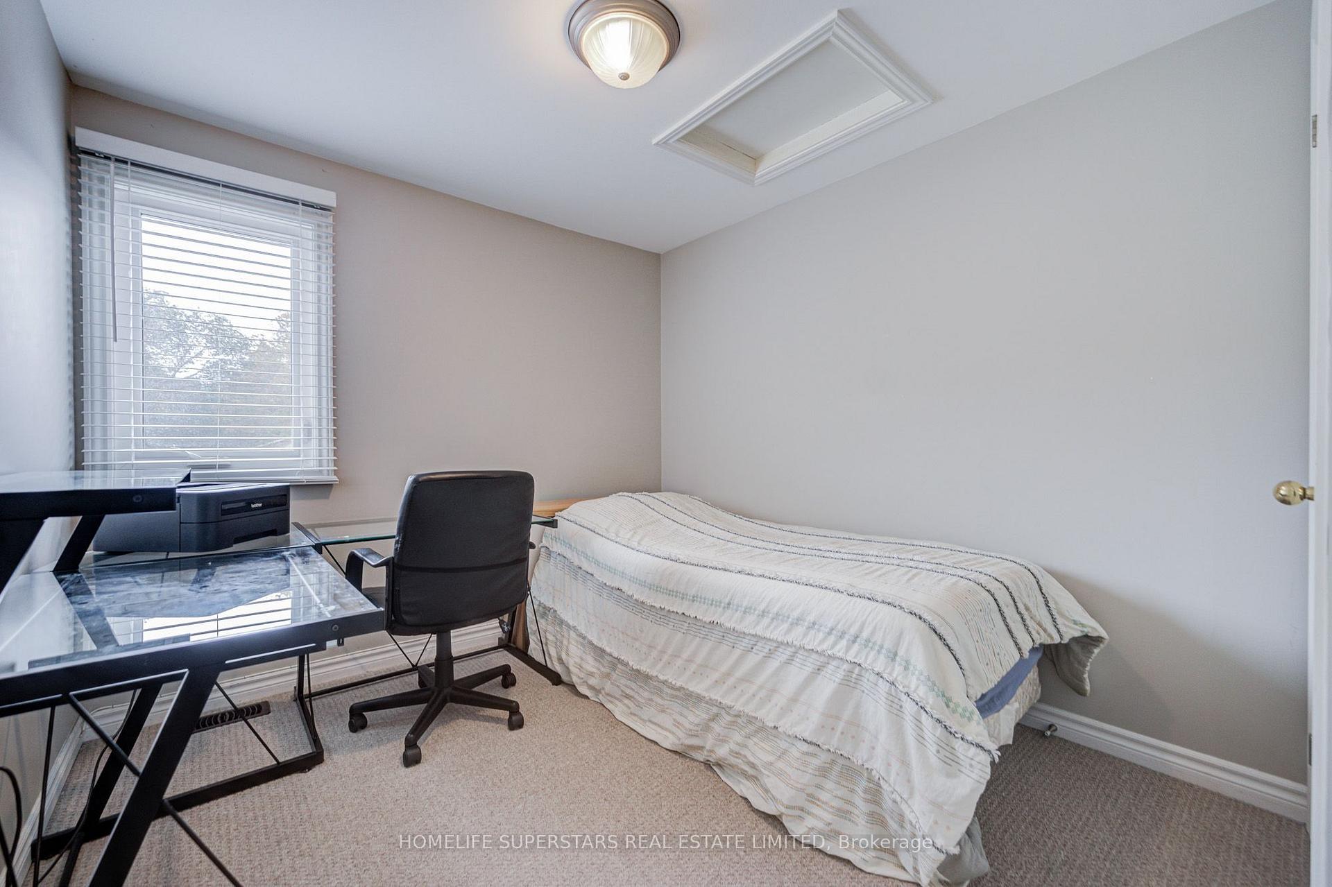 Photo 37 of 50 Hoskins Square, Brampton, Queen Street Corridor — HOMEH