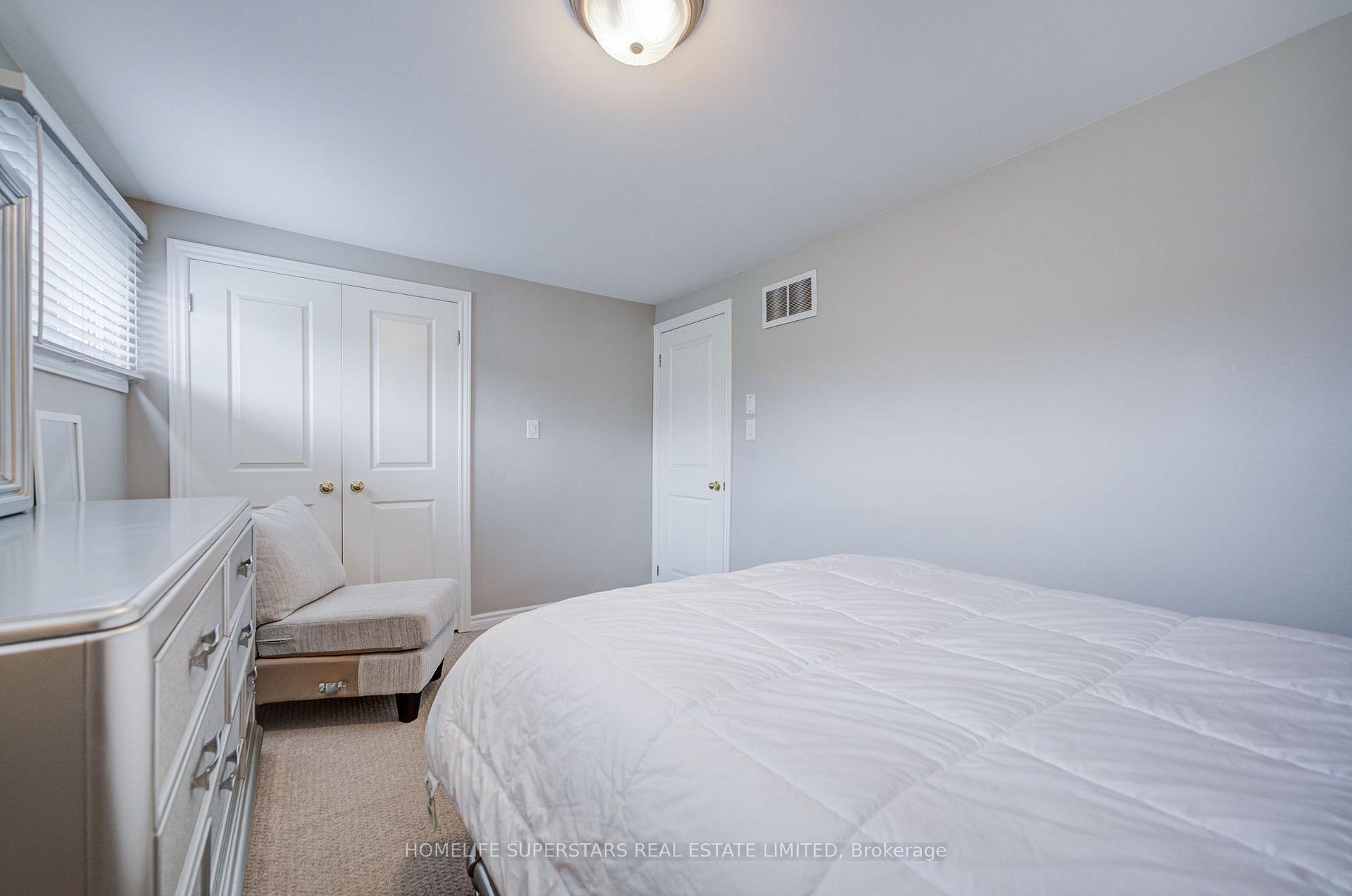 Photo 40 of 50 Hoskins Square, Brampton, Queen Street Corridor — HOMEH