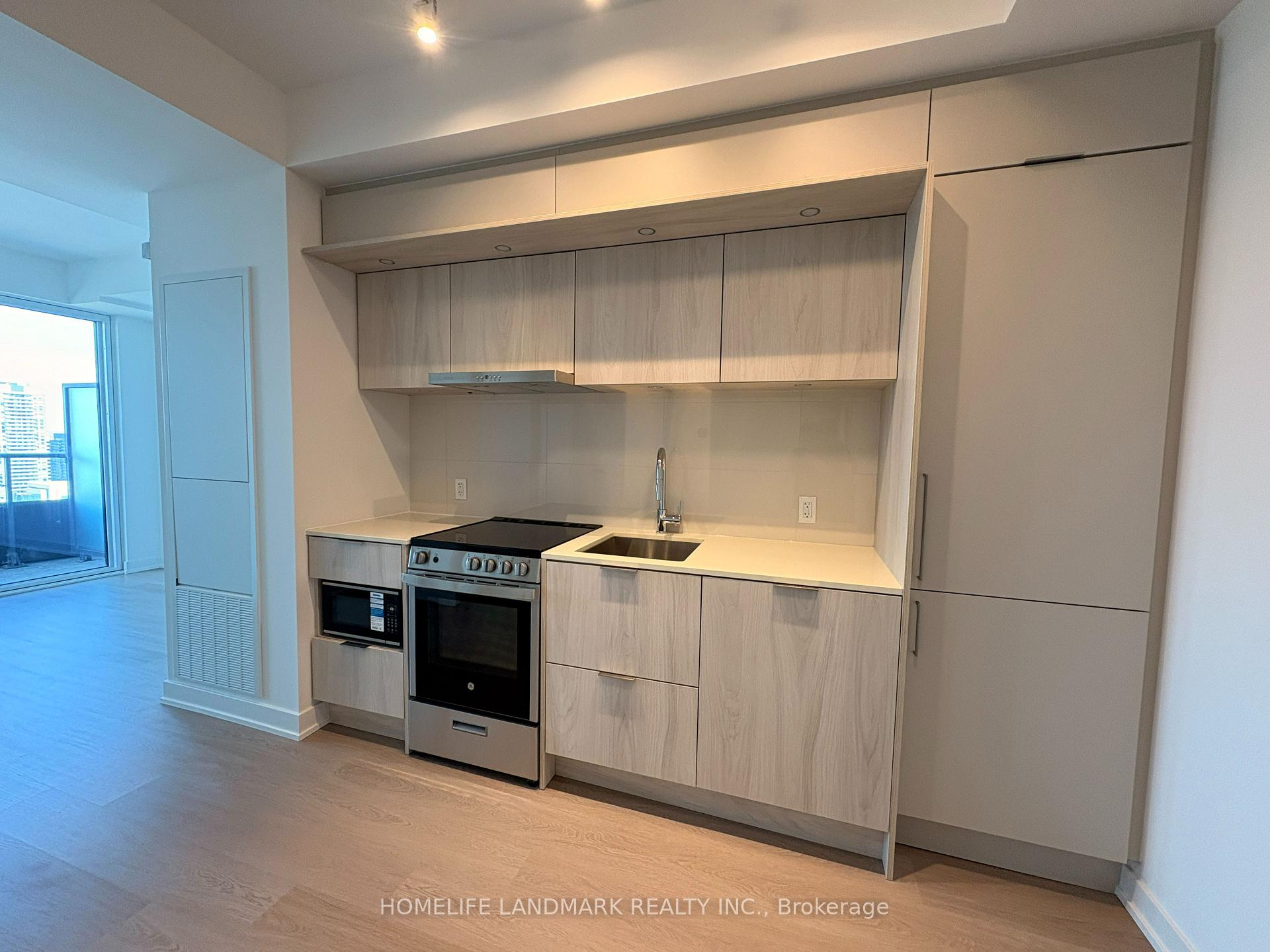 Photo 3 of Unit 4203, 448 Burnhamthorpe Road W, Mississauga, City Centre — HOMEH