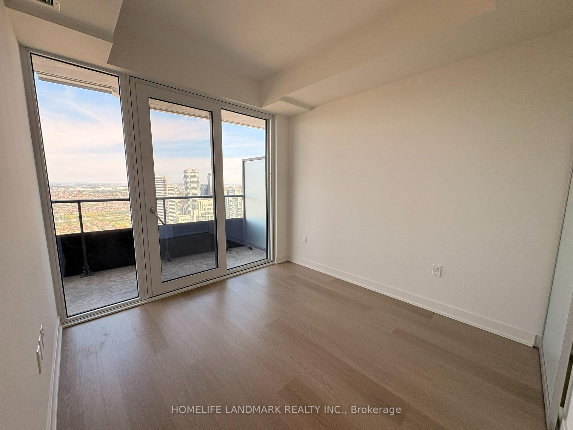 Photo 5 of Unit 4203, 448 Burnhamthorpe Road W, Mississauga, City Centre — HOMEH