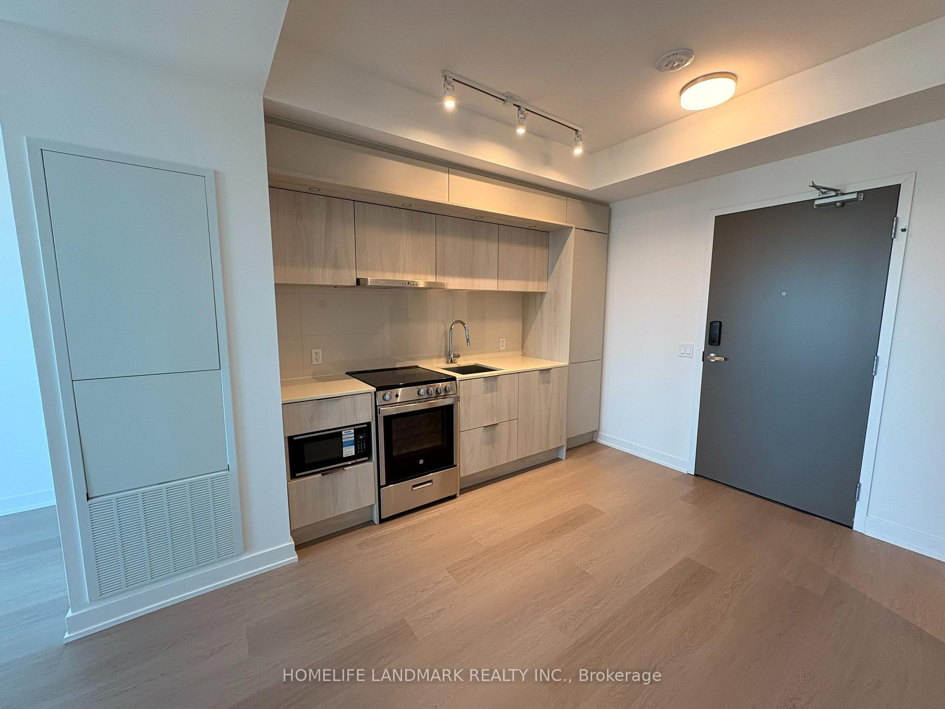 Photo 4 of Unit 4203, 448 Burnhamthorpe Road W, Mississauga, City Centre — HOMEH