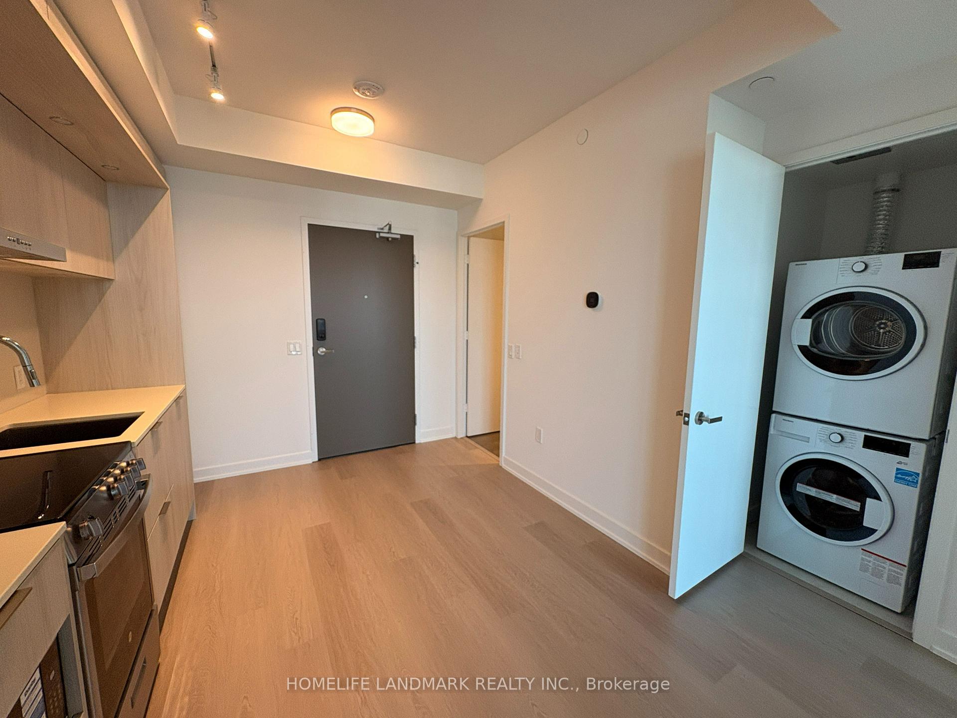 Photo 8 of Unit 4203, 448 Burnhamthorpe Road W, Mississauga, City Centre — HOMEH