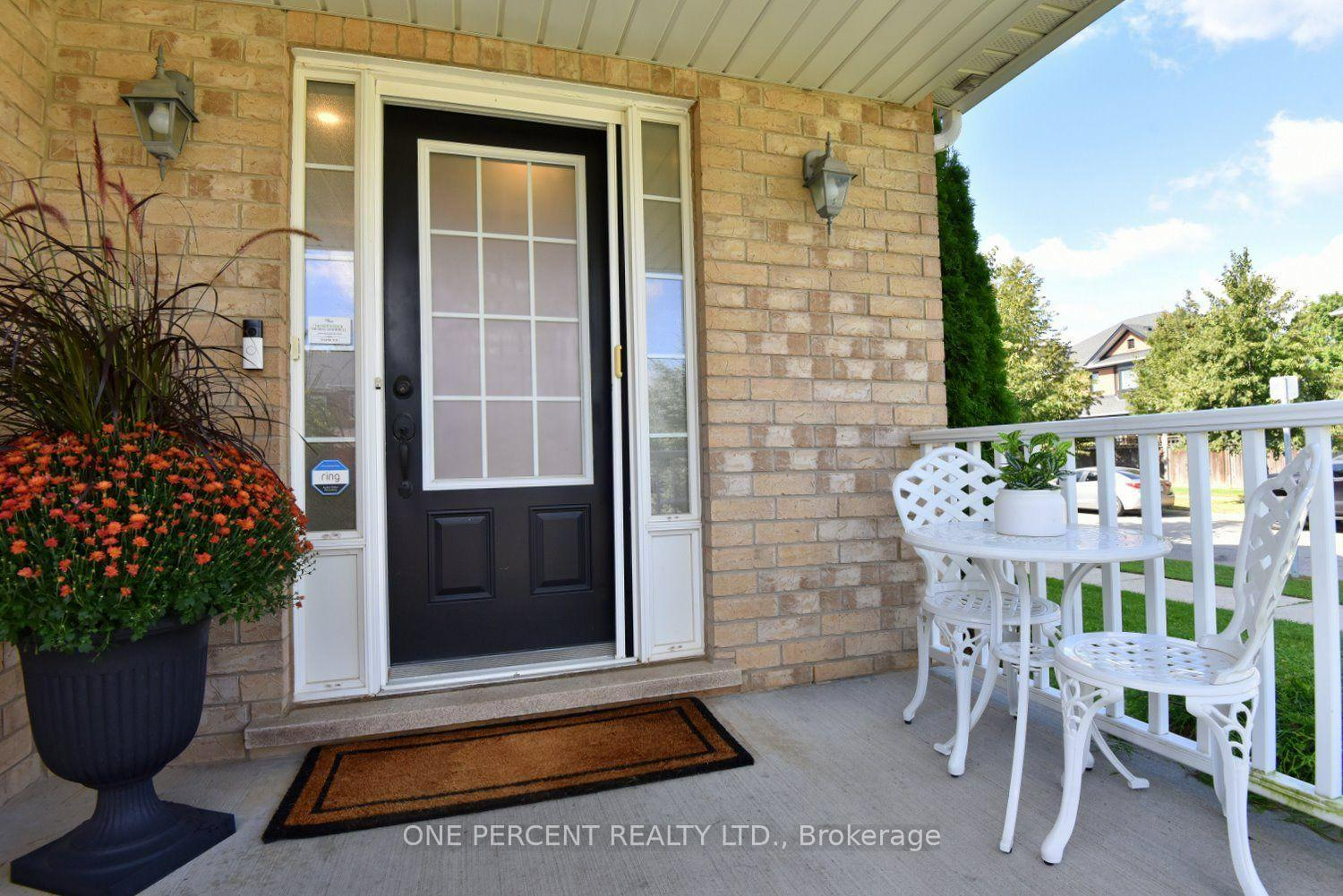 Photo 4 of 89 Blue Sky Trail, Hamilton, Waterdown — HOMEH