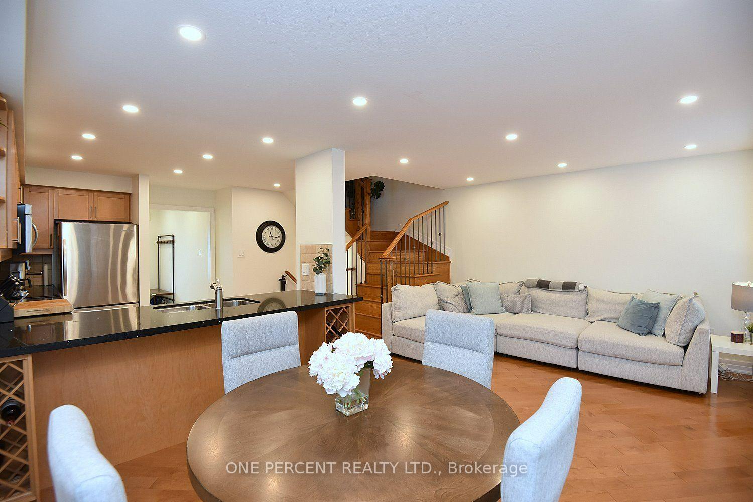 Photo 10 of 89 Blue Sky Trail, Hamilton, Waterdown — HOMEH