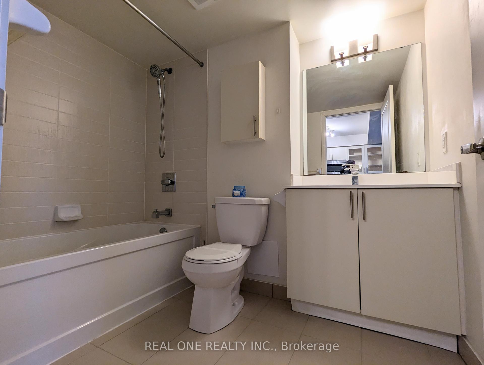 Photo 6 of Unit 621, 75 Norman Bethune Avenue, Richmond Hill, Beaver Creek Business Park — HOMEH