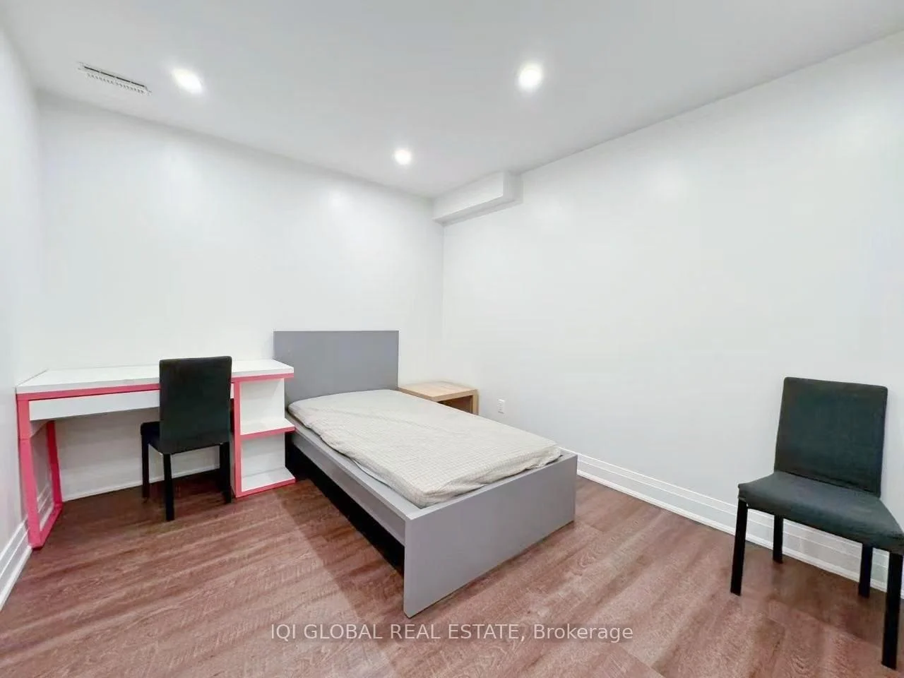 Photo 13 of Unit 2 Bedrooms, 101 Gable Avenue, Markham, Berczy — HOMEH