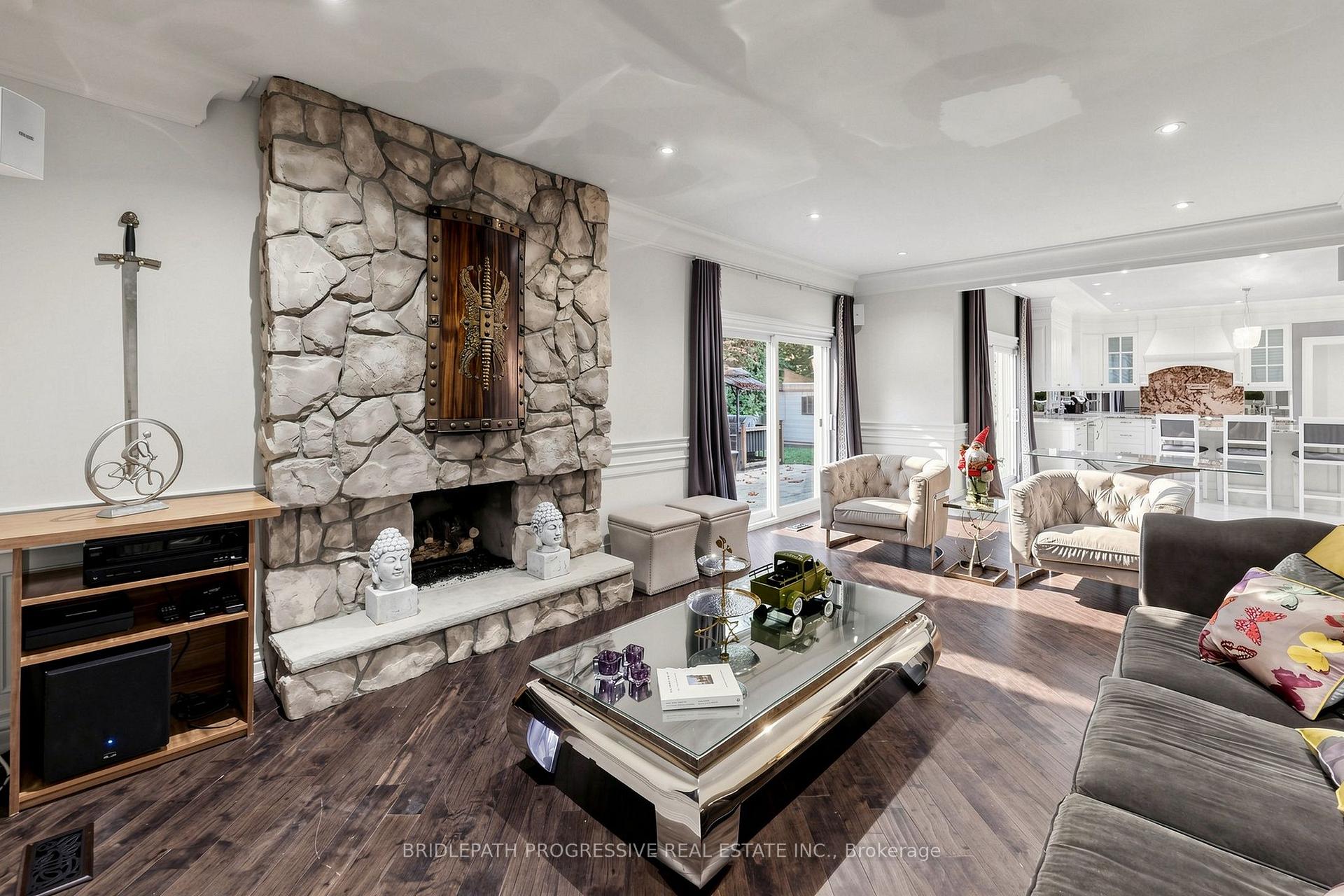 Photo 12 of 2 Thornlea Court, Markham, Thornhill — HOMEH
