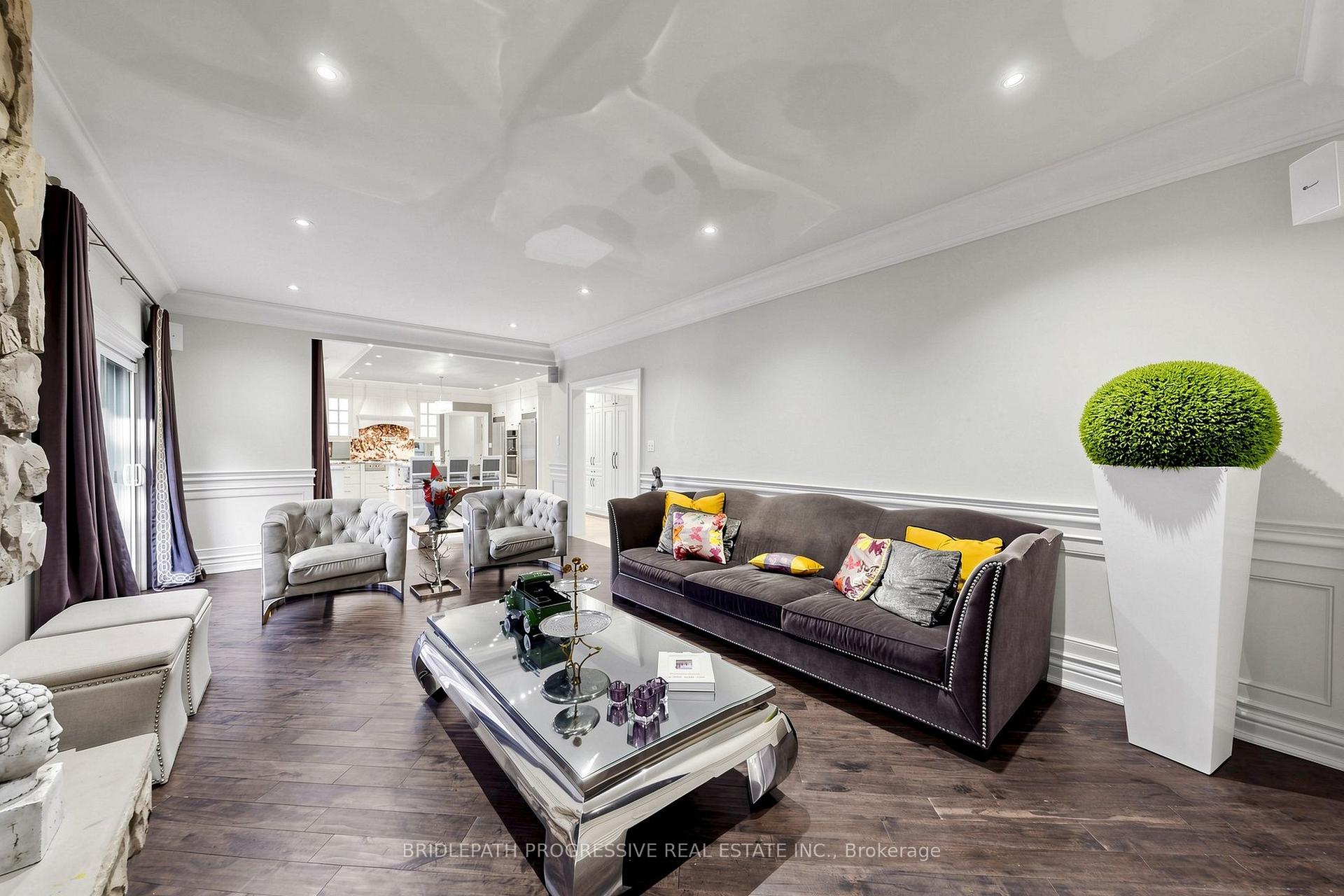 Photo 13 of 2 Thornlea Court, Markham, Thornhill — HOMEH
