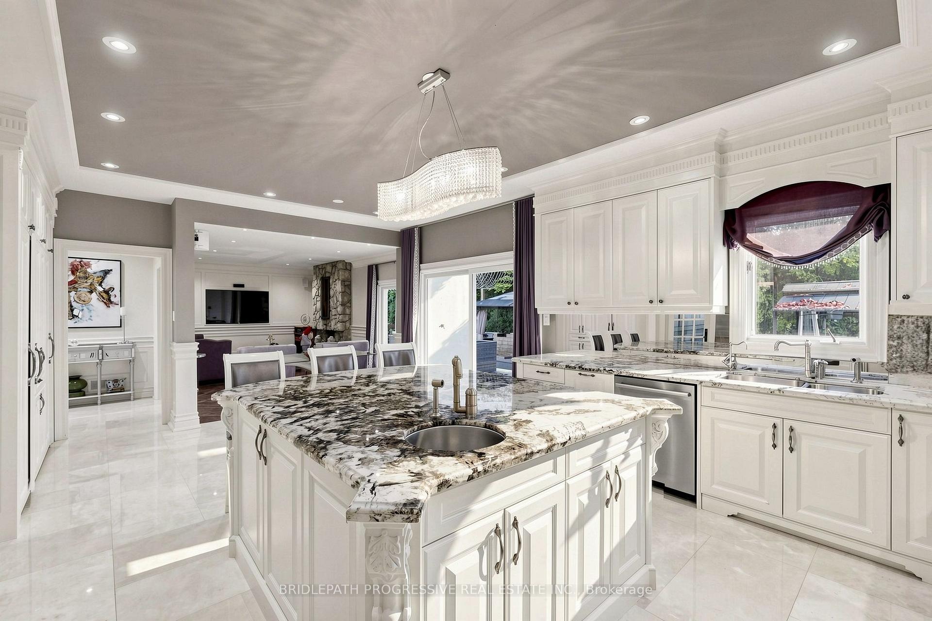 Photo 16 of 2 Thornlea Court, Markham, Thornhill — HOMEH
