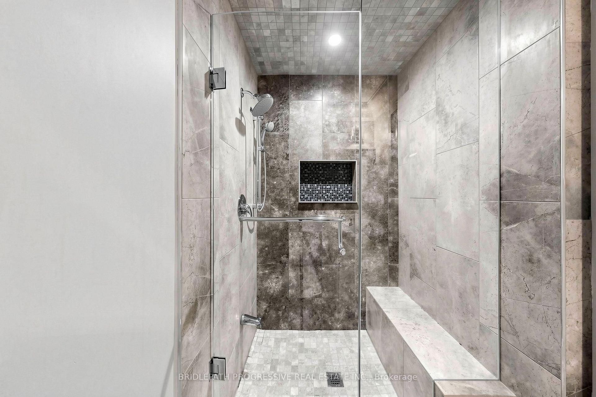 Photo 36 of 2 Thornlea Court, Markham, Thornhill — HOMEH