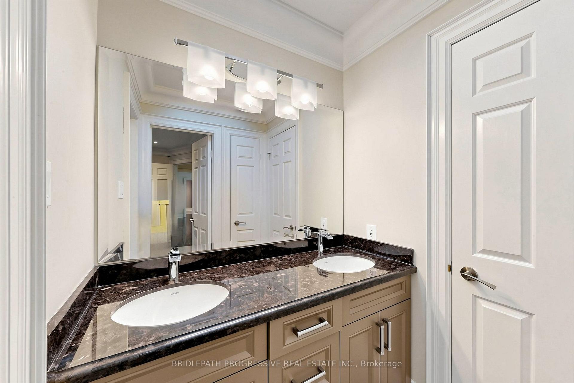 Photo 38 of 2 Thornlea Court, Markham, Thornhill — HOMEH