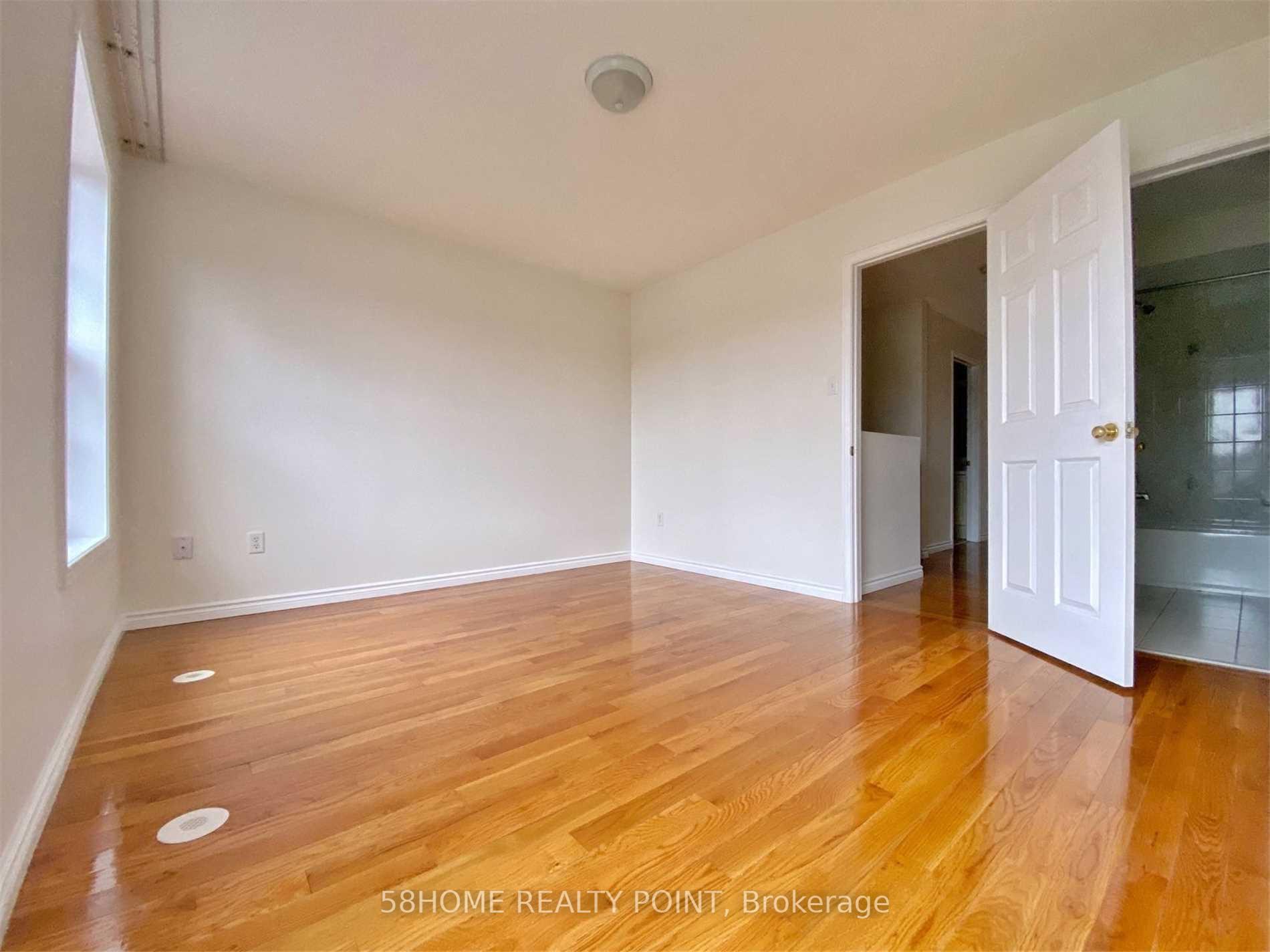 Photo 18 of Unit Upper, 17 Exchequer Place, Scarborough, Agincourt North — HOMEH