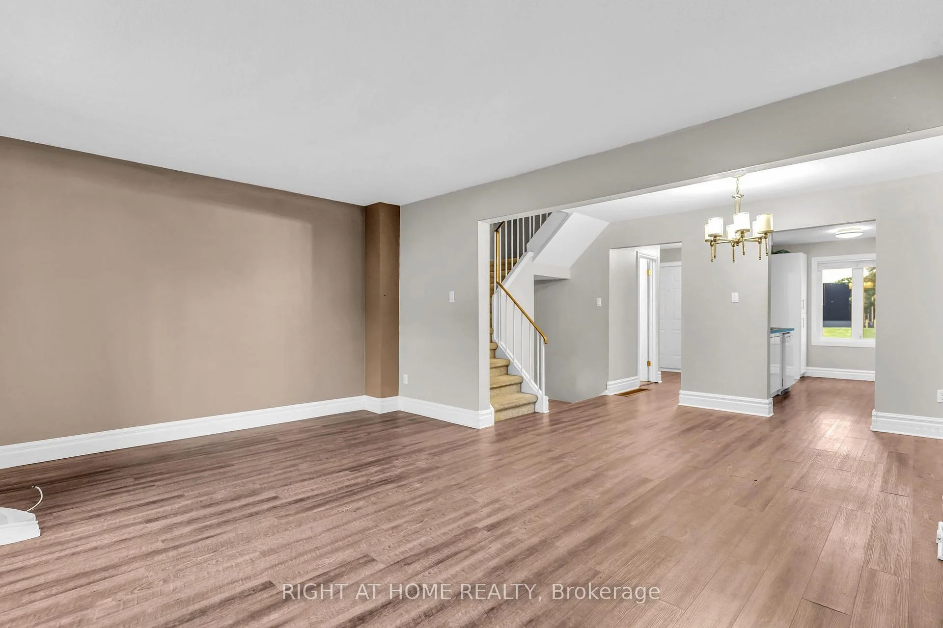 Photo 3 of Unit 136, 500 Osgoode Drive, London, South Y — HOMEH