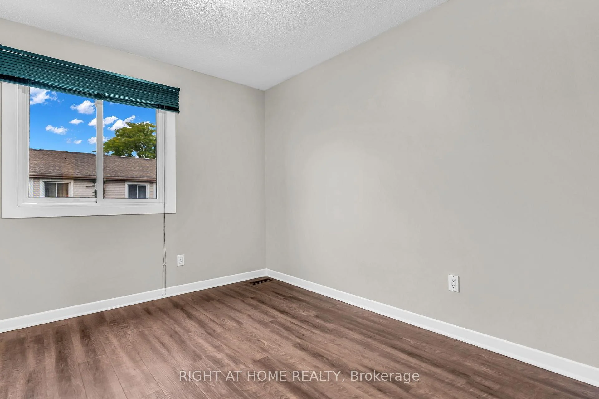 Photo 7 of Unit 136, 500 Osgoode Drive, London, South Y — HOMEH