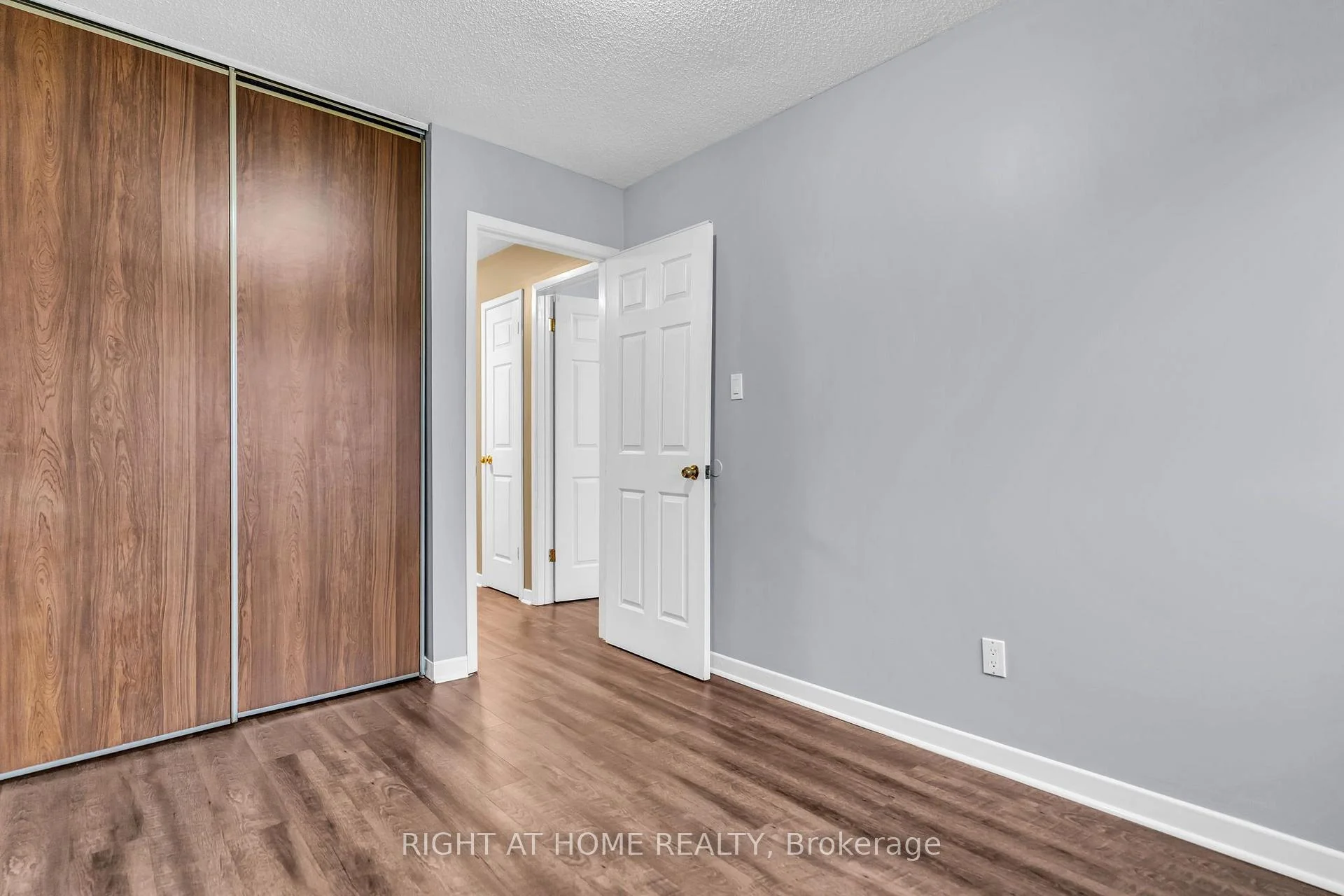Photo 8 of Unit 136, 500 Osgoode Drive, London, South Y — HOMEH