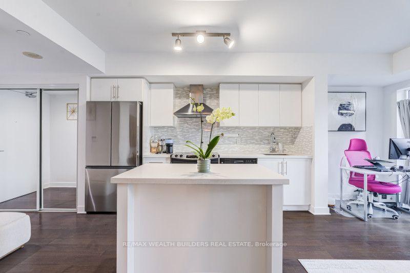 Photo 10 of Unit 1707, 58 Orchard View Boulevard, Toronto, Yonge-Eglinton — HOMEH
