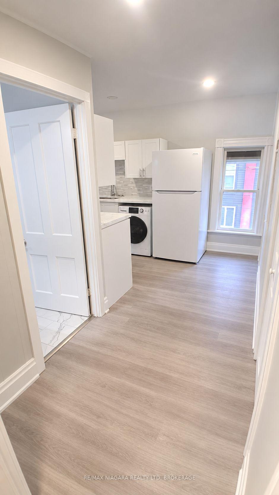 Photo 4 of Unit 2nd Floor, 6083 Barker Street, Niagara Falls, Dorchester — HOMEH