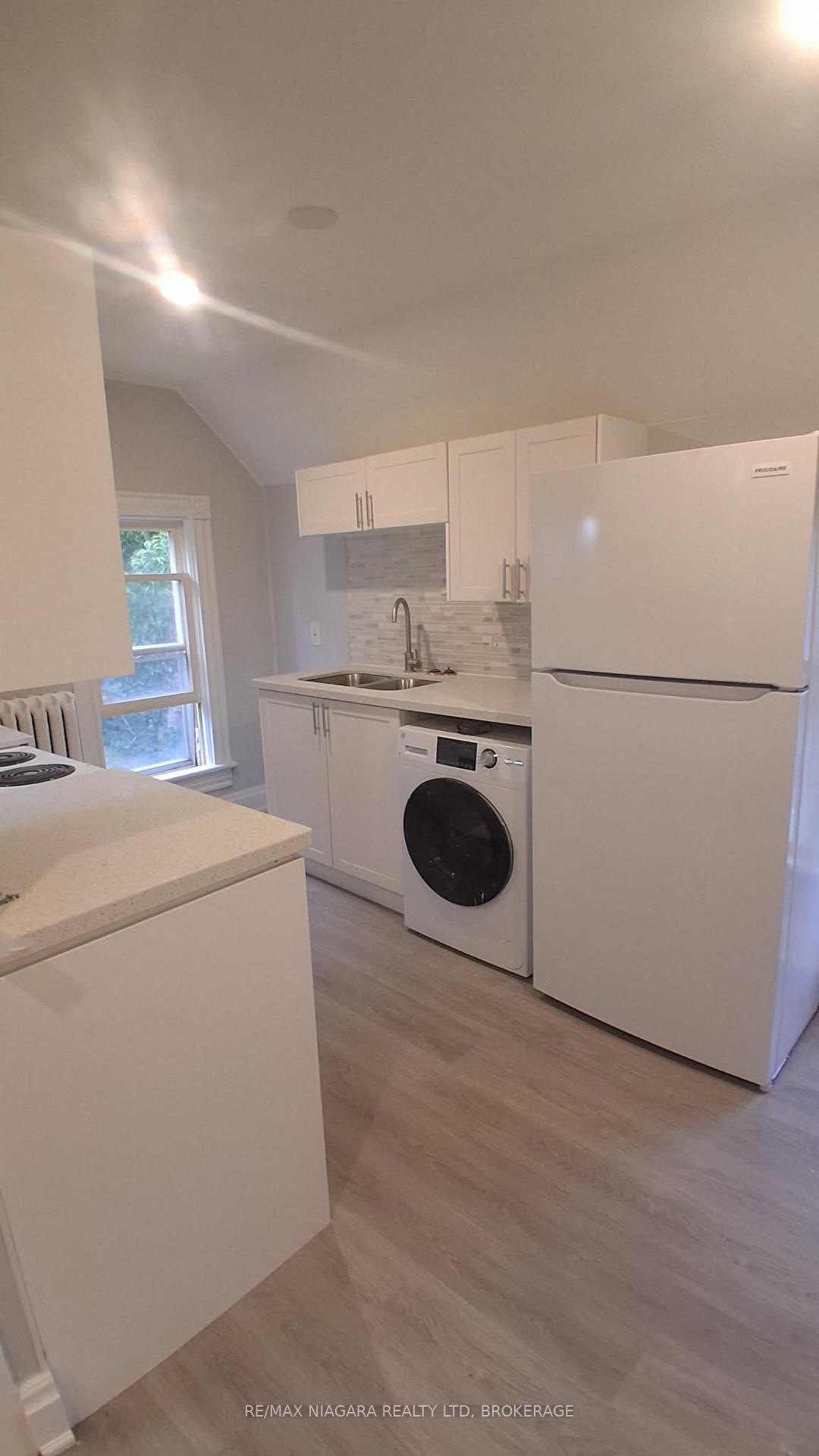 Photo 5 of Unit 2nd Floor, 6083 Barker Street, Niagara Falls, Dorchester — HOMEH