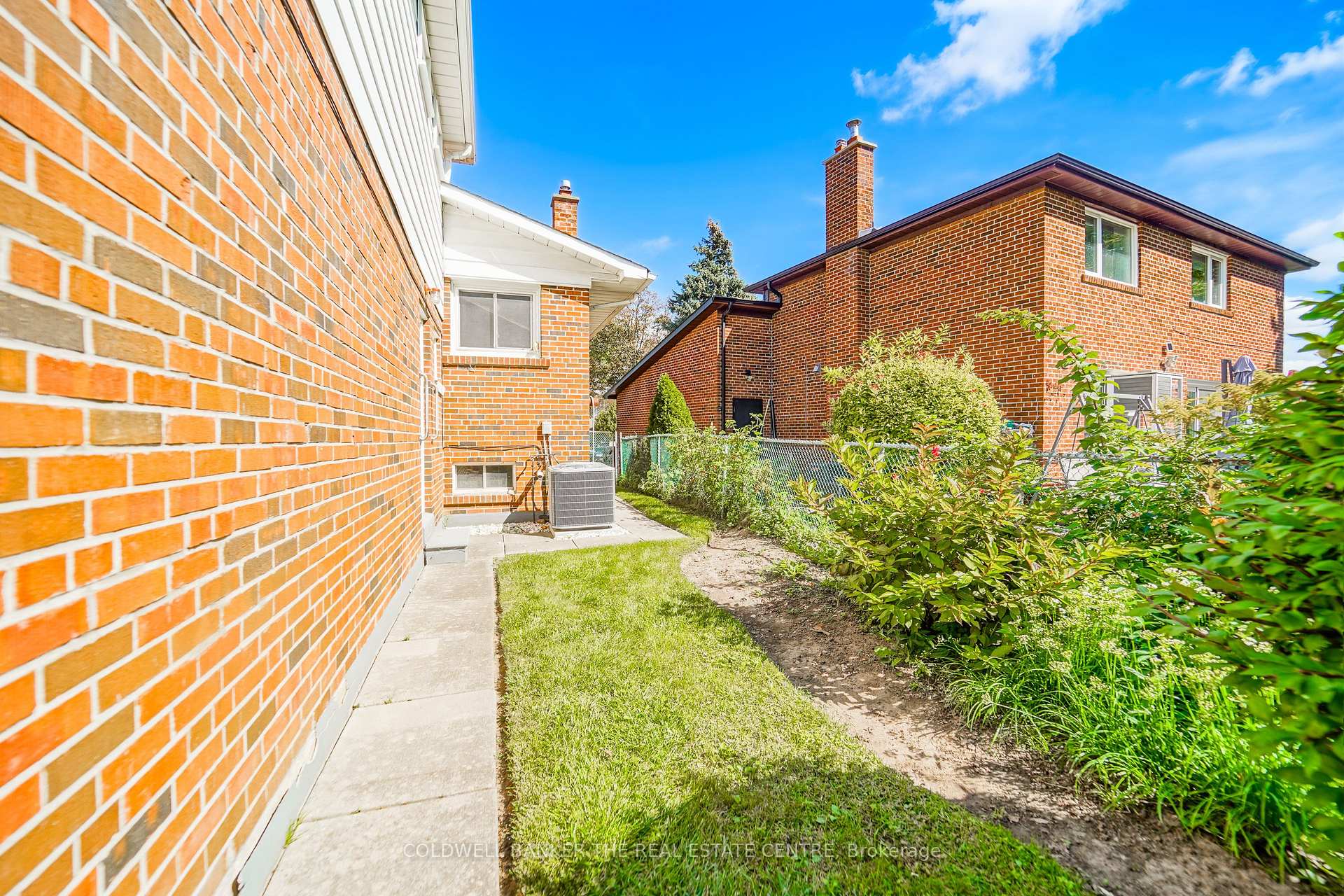 Photo 3 of 111 Briarscross Boulevard, Scarborough, Agincourt North — HOMEH