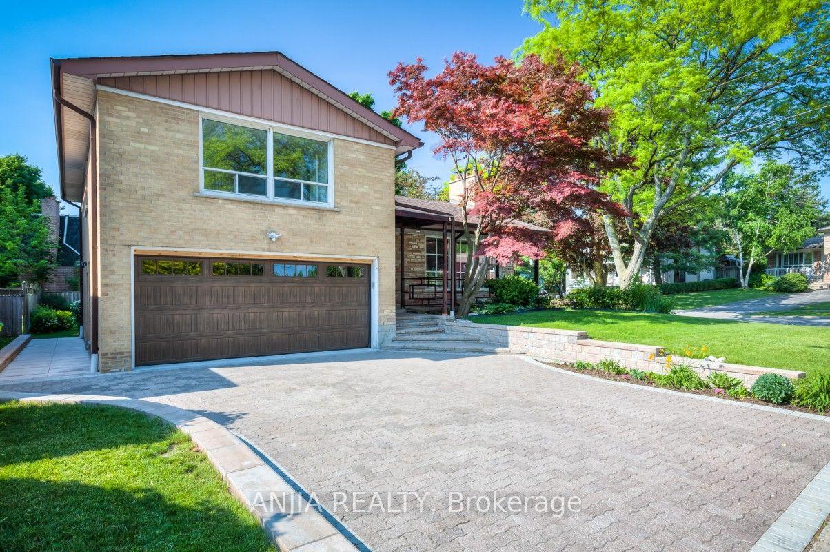 Photo 2 of 17 Ealing Drive, North York, St. Andrew-Windfields — HOMEH