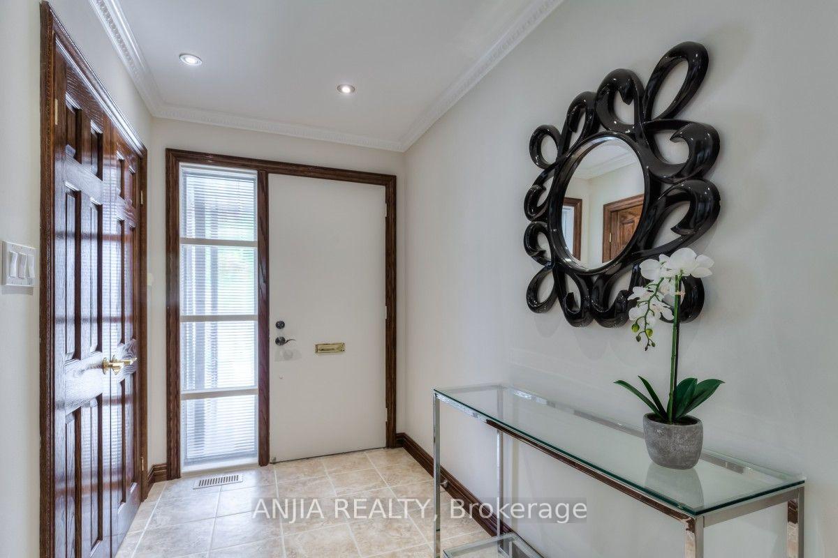 Photo 6 of 17 Ealing Drive, North York, St. Andrew-Windfields — HOMEH