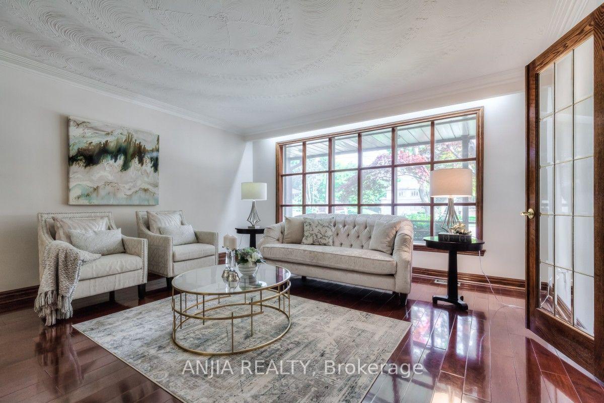 Photo 8 of 17 Ealing Drive, North York, St. Andrew-Windfields — HOMEH
