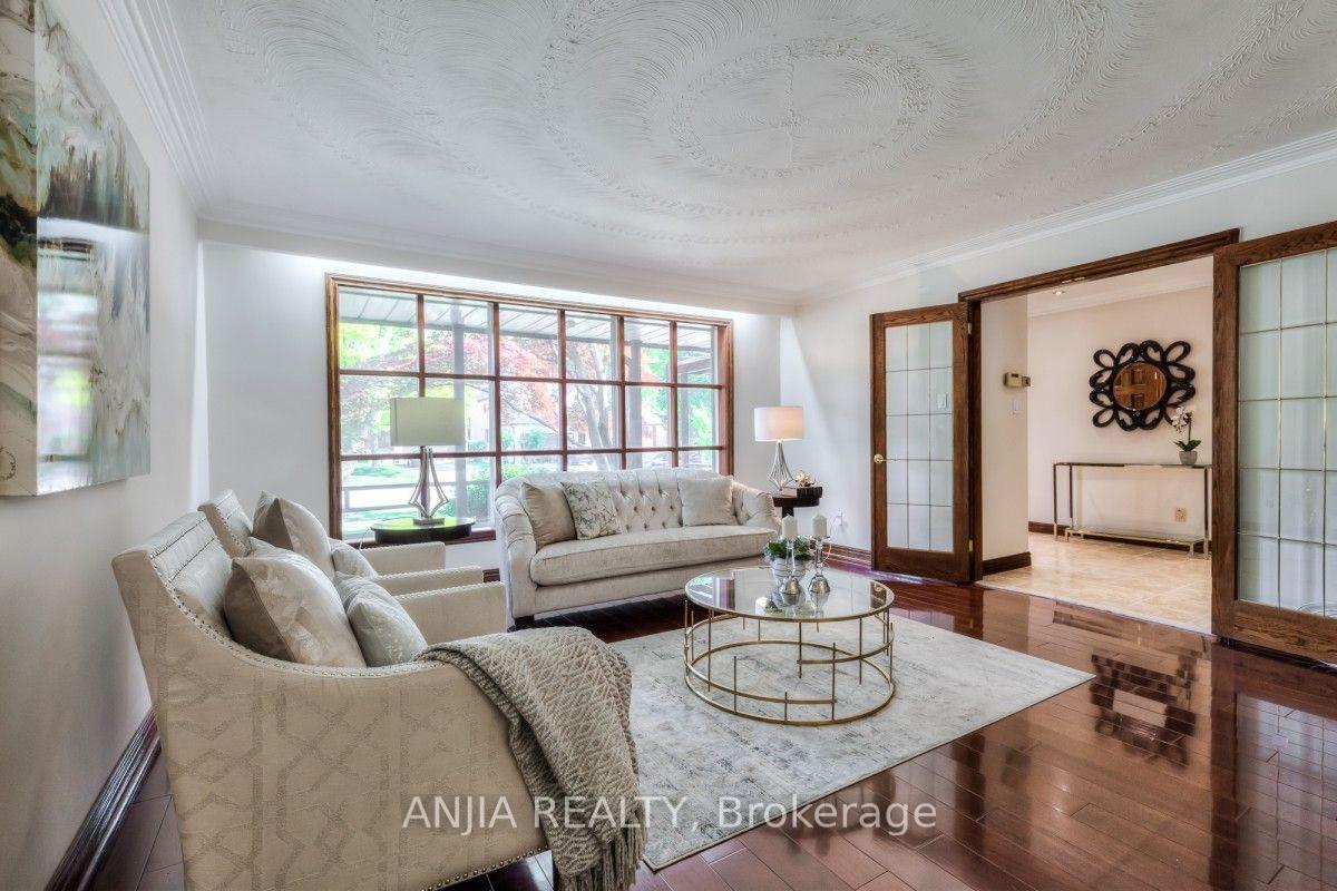 Photo 9 of 17 Ealing Drive, North York, St. Andrew-Windfields — HOMEH